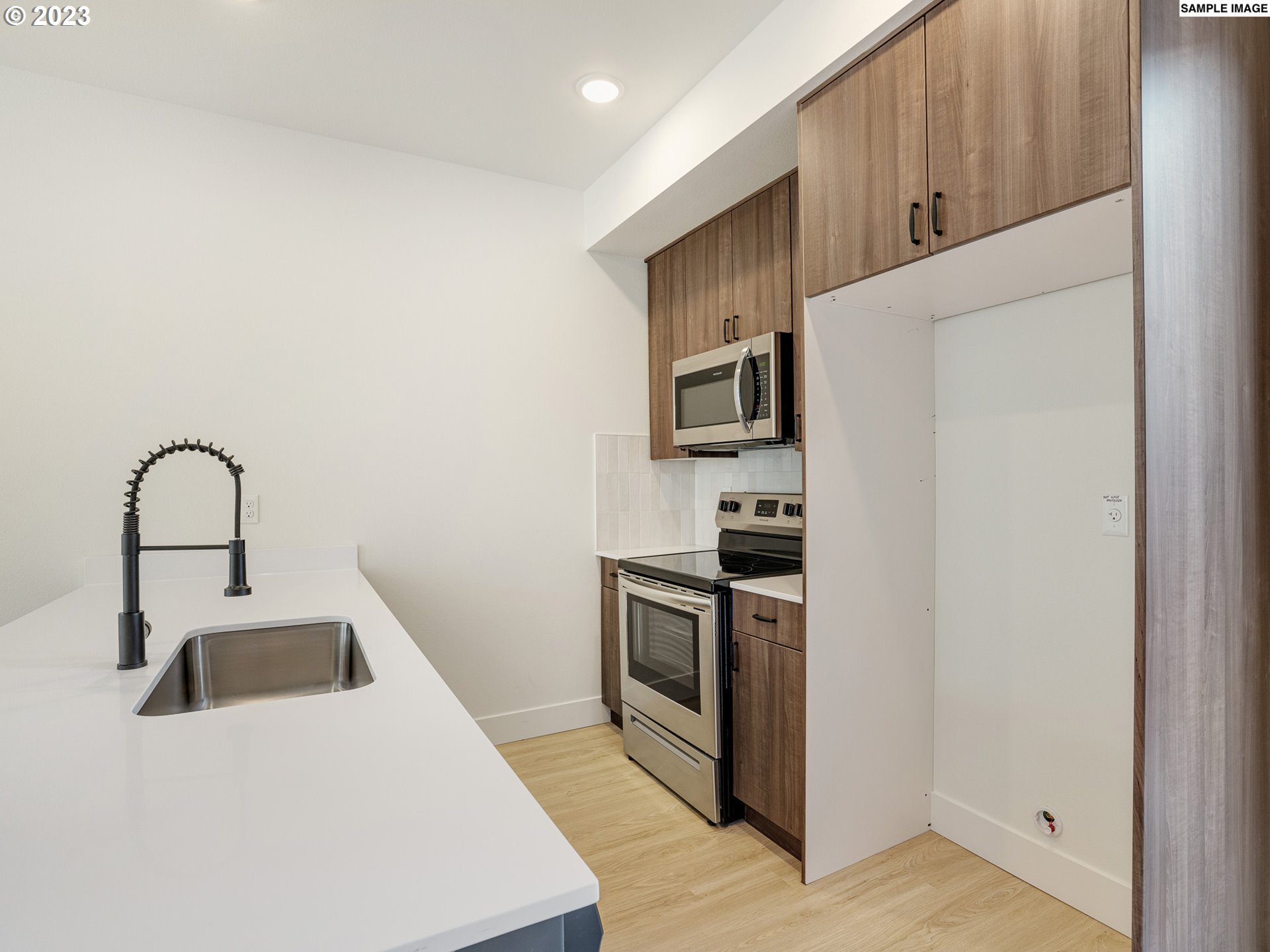 7553 N Gilbert AVE 3