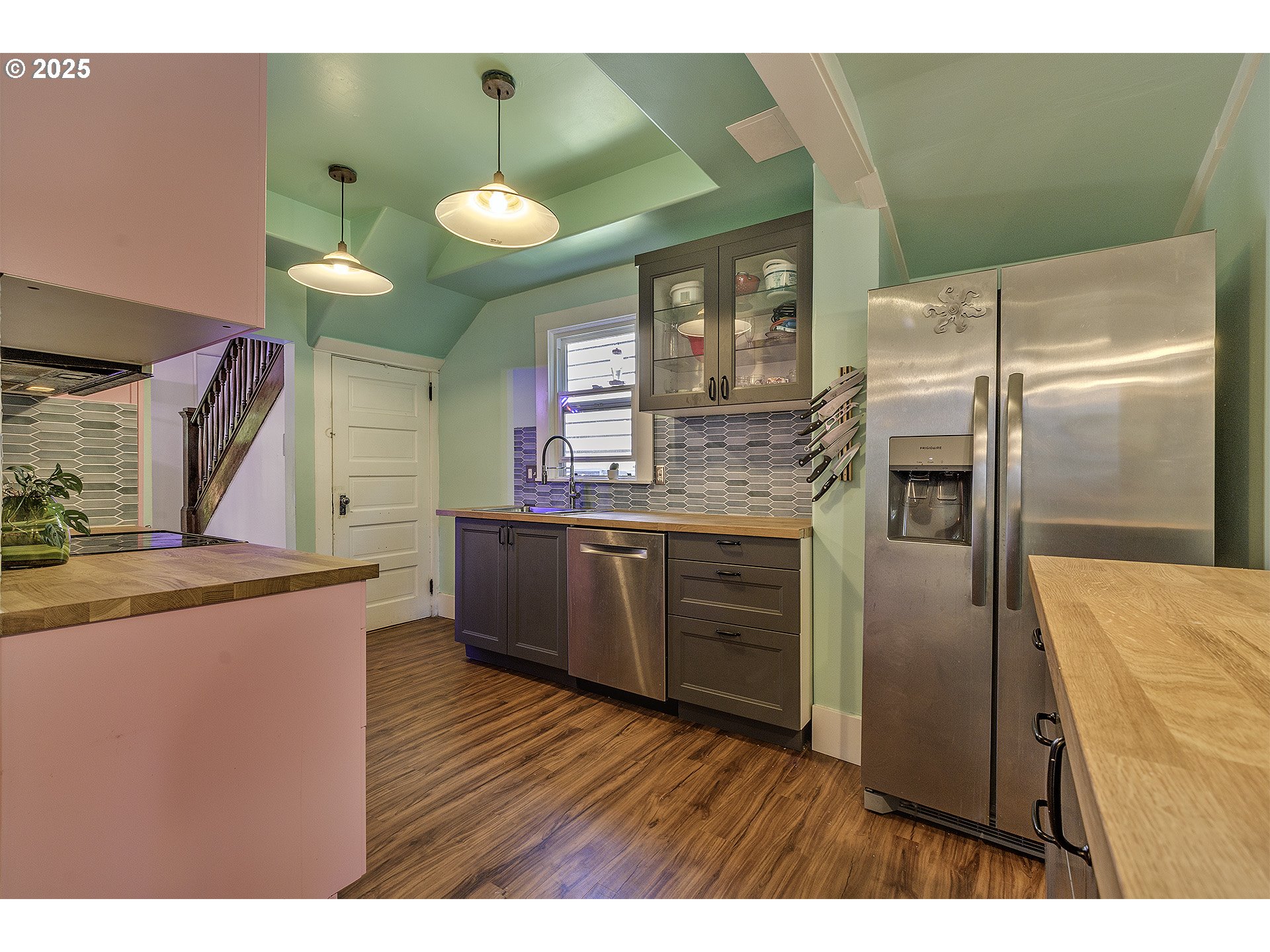 7233 SE MAIN ST, Portland