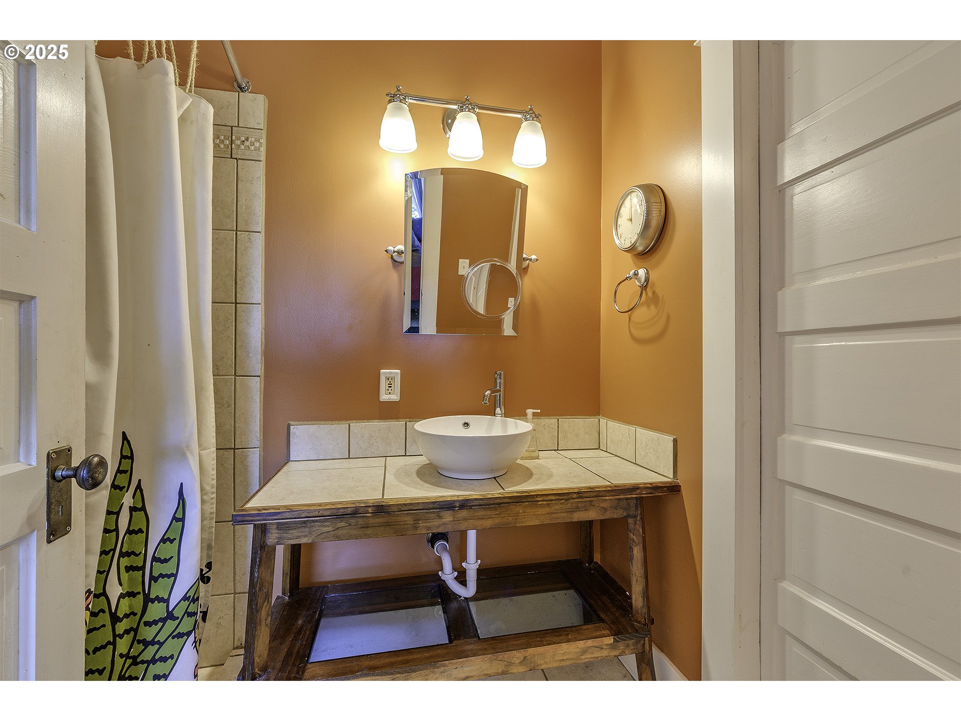 7233 SE MAIN ST, Portland