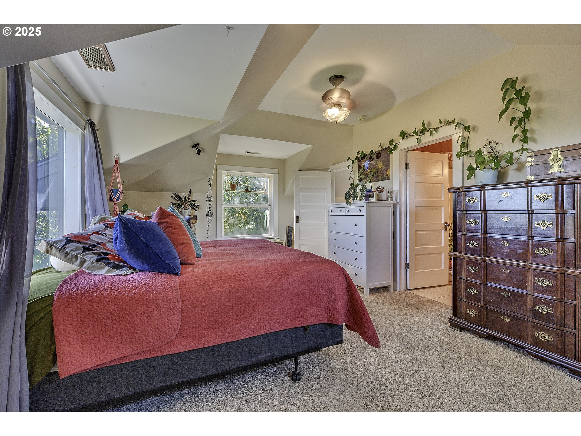 7233 SE MAIN ST, Portland