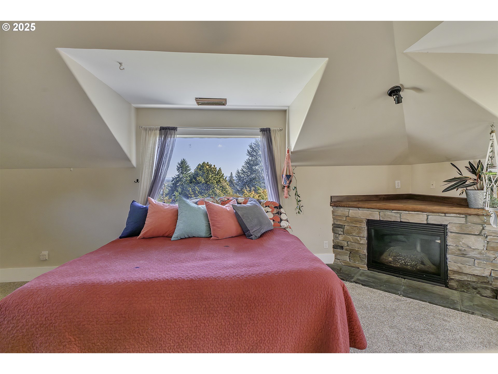 7233 SE MAIN ST, Portland