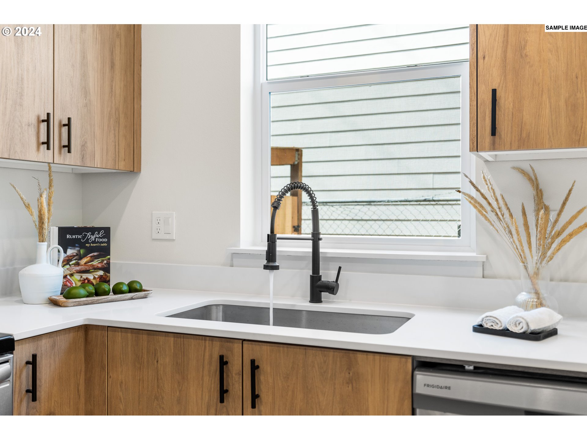 6645 N Fessenden ST 9