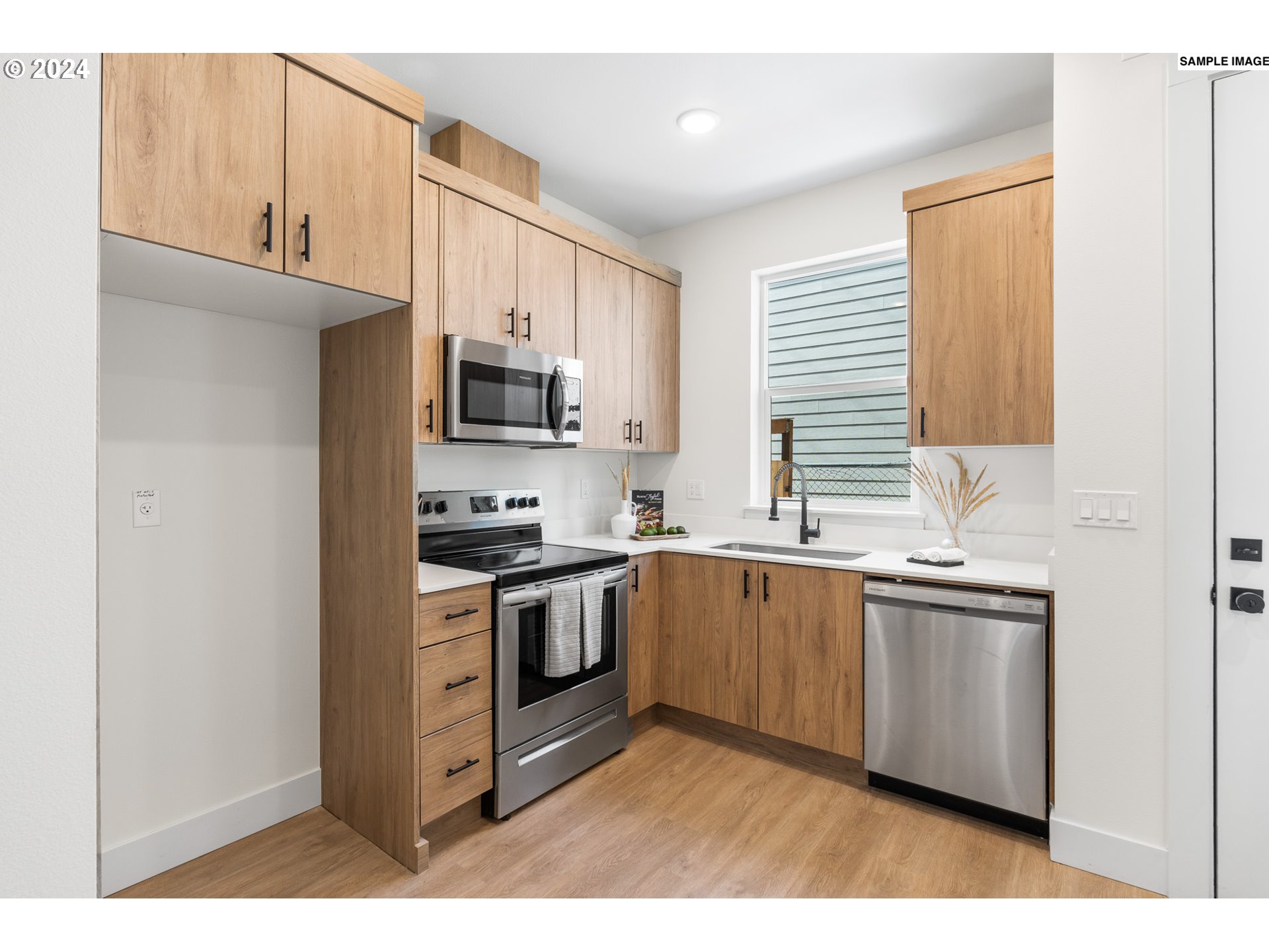 6645 N Fessenden ST 9