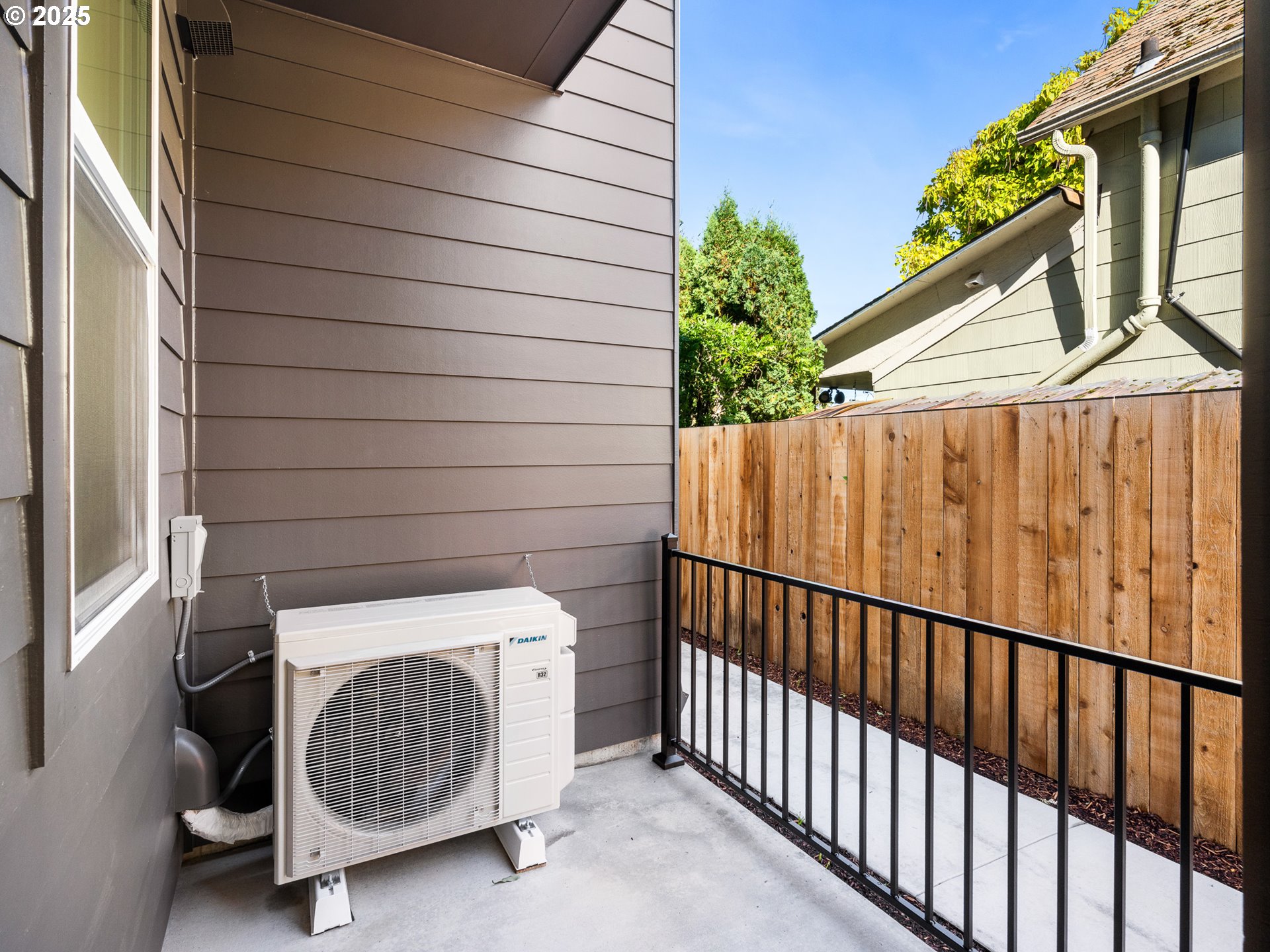 1863 SE Tacoma ST 2, Portland Unit: 2
