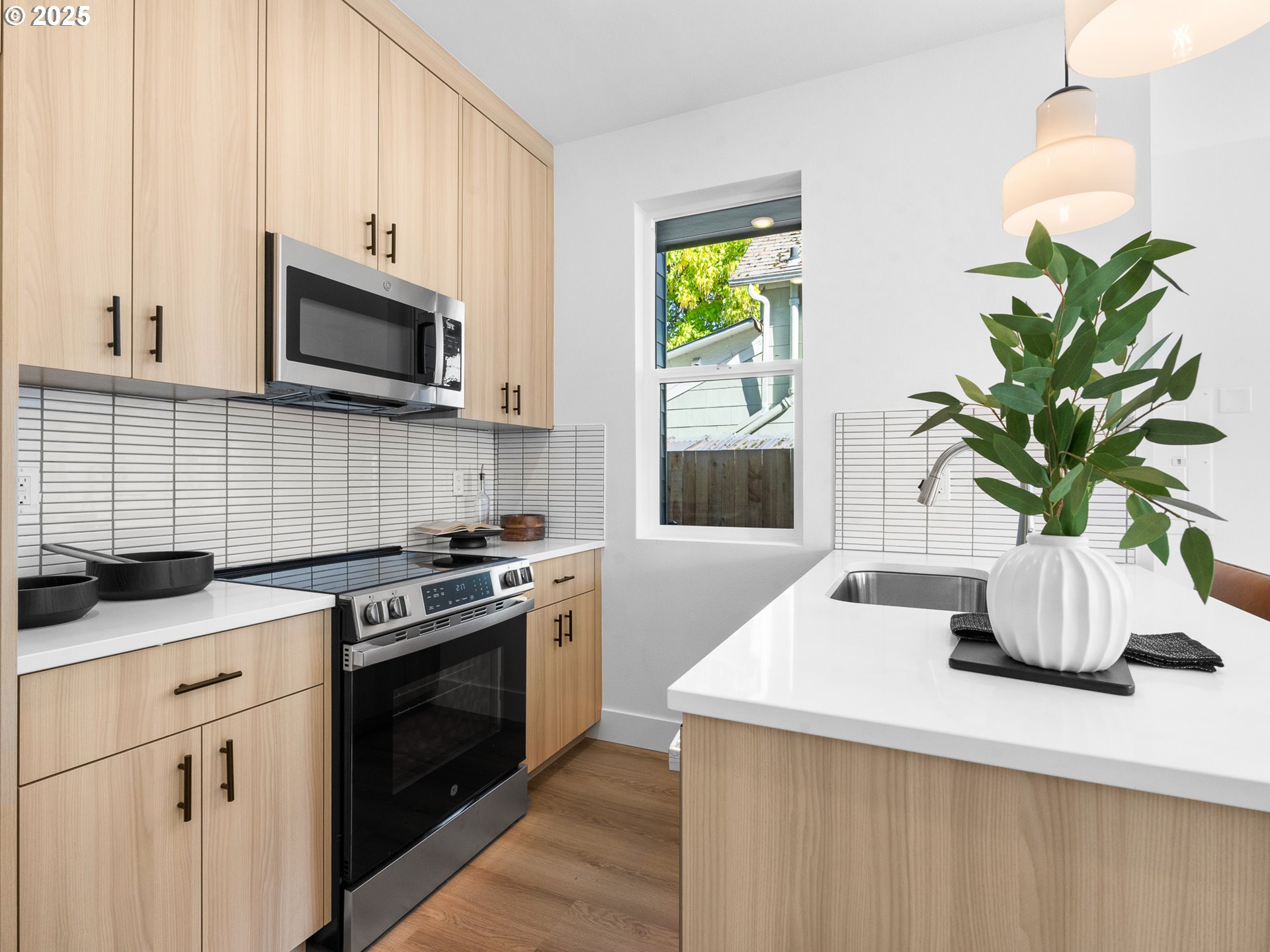 1863 SE Tacoma ST 2, Portland Unit: 2