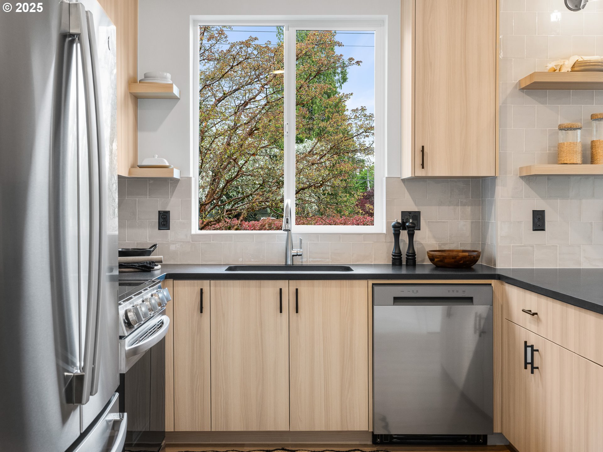 7192 N Portsmouth AVE