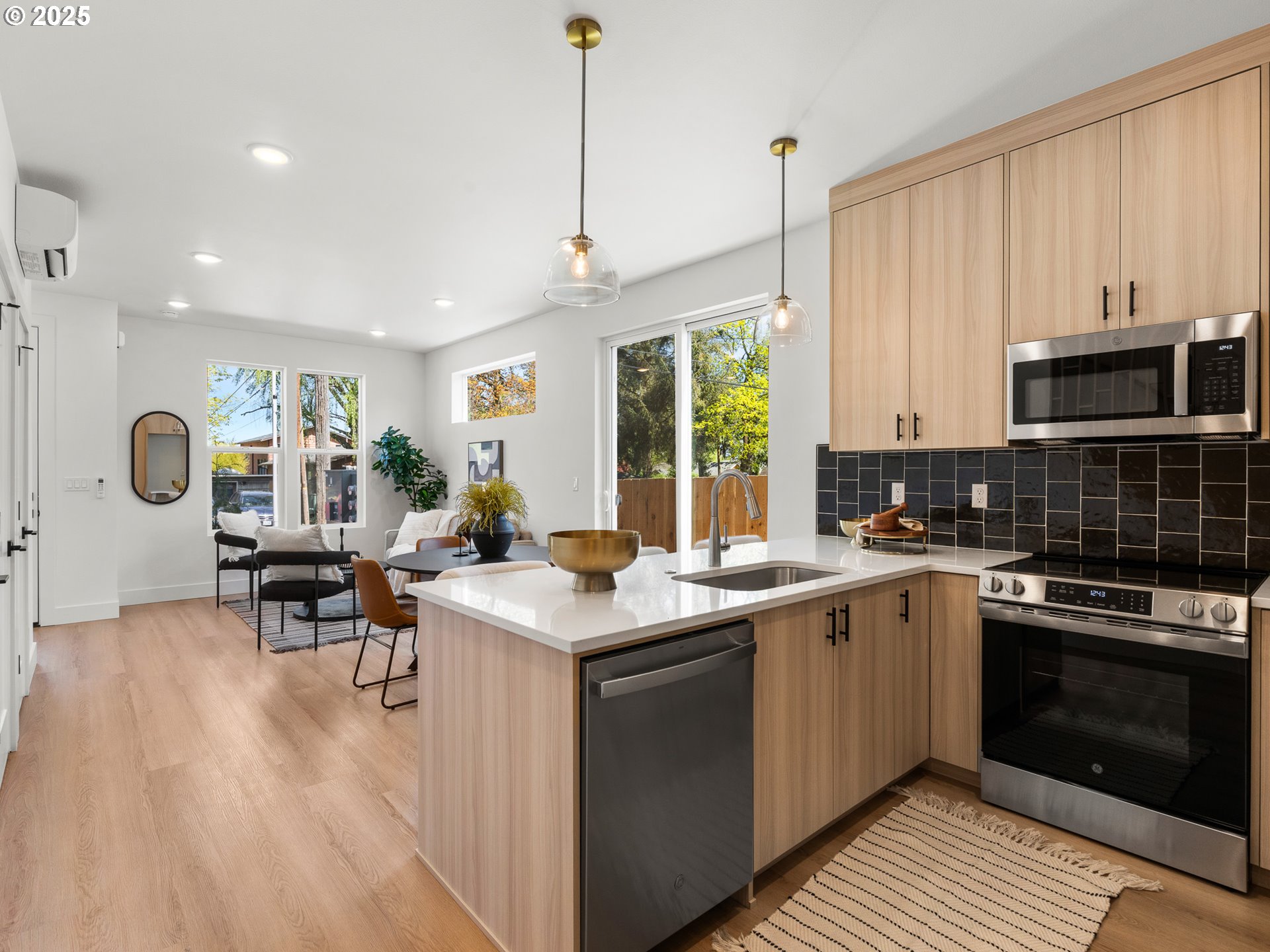 6028 NE Mason ST 1, Portland Unit: 1