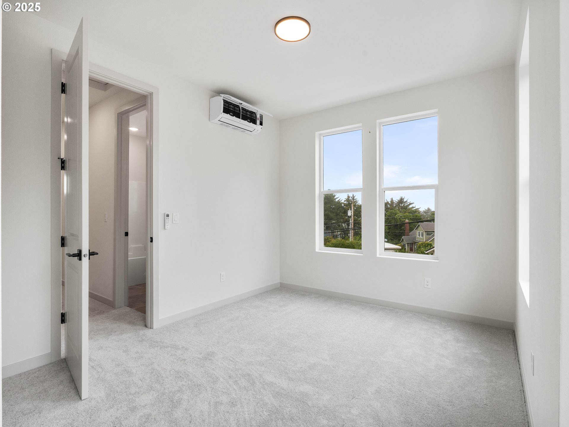 305 SE Jetty AVE A, Lincoln City Unit: A