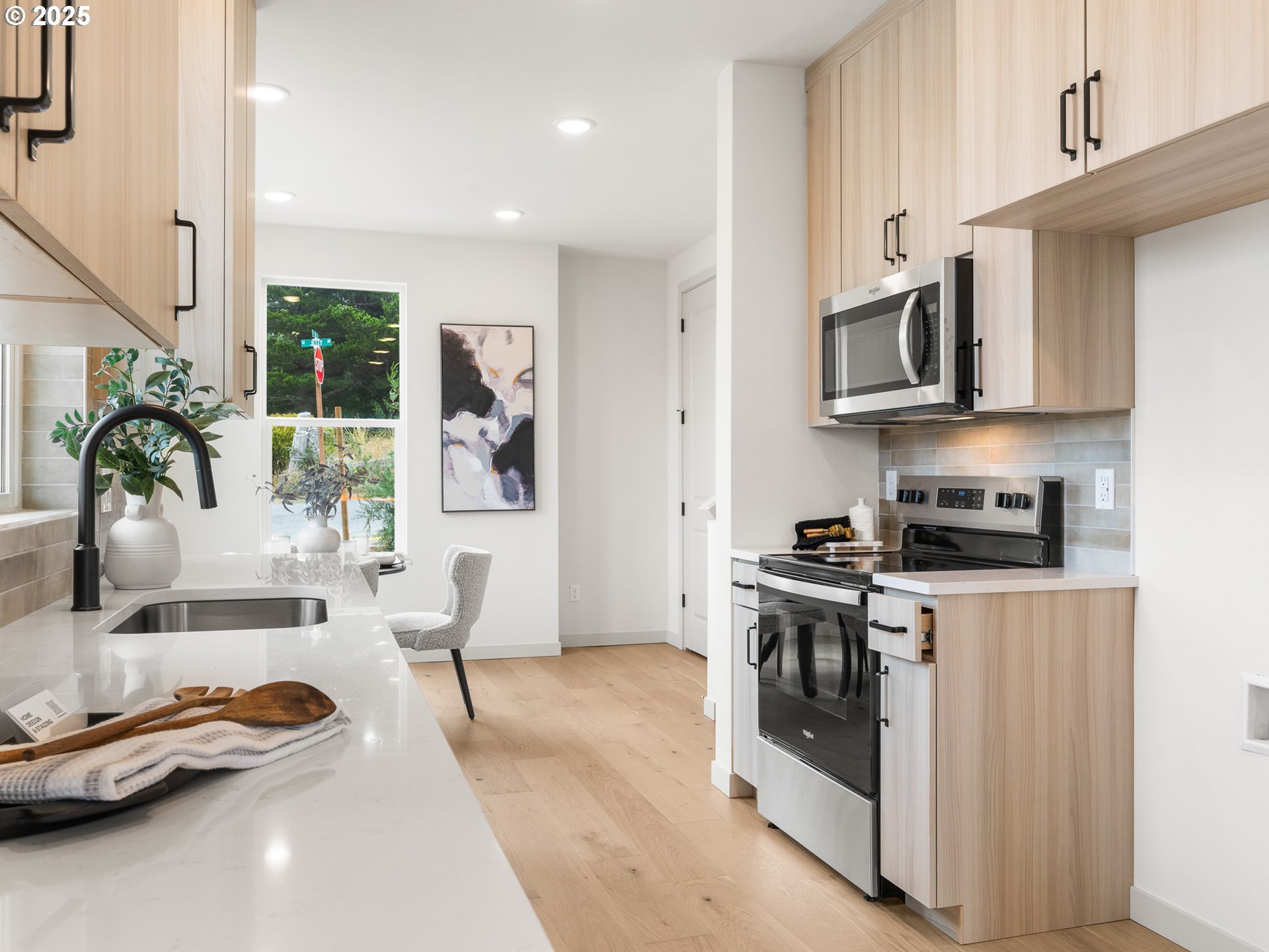 305 SE Jetty AVE A, Lincoln City Unit: A