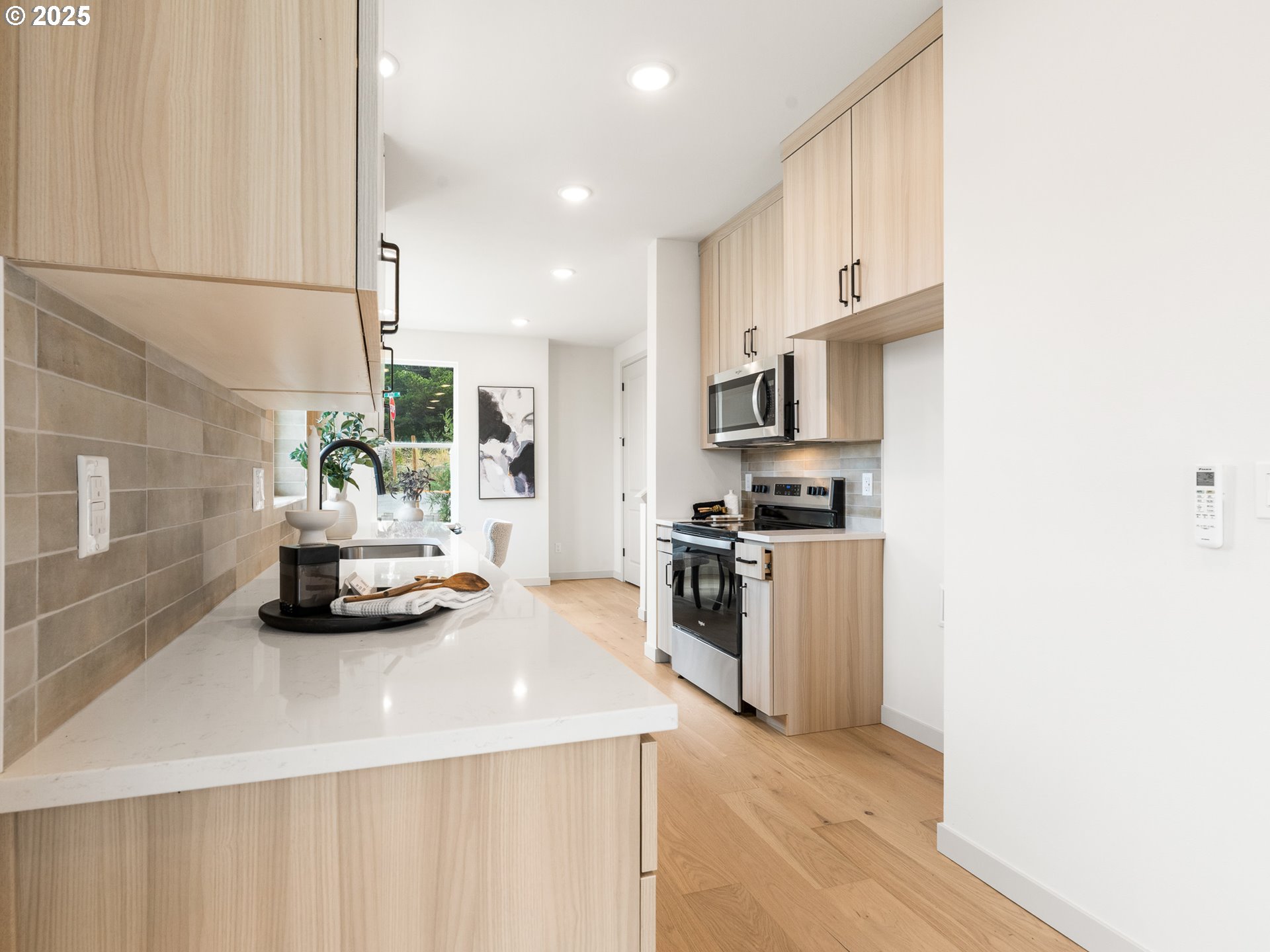 305 SE Jetty AVE A, Lincoln City Unit: A