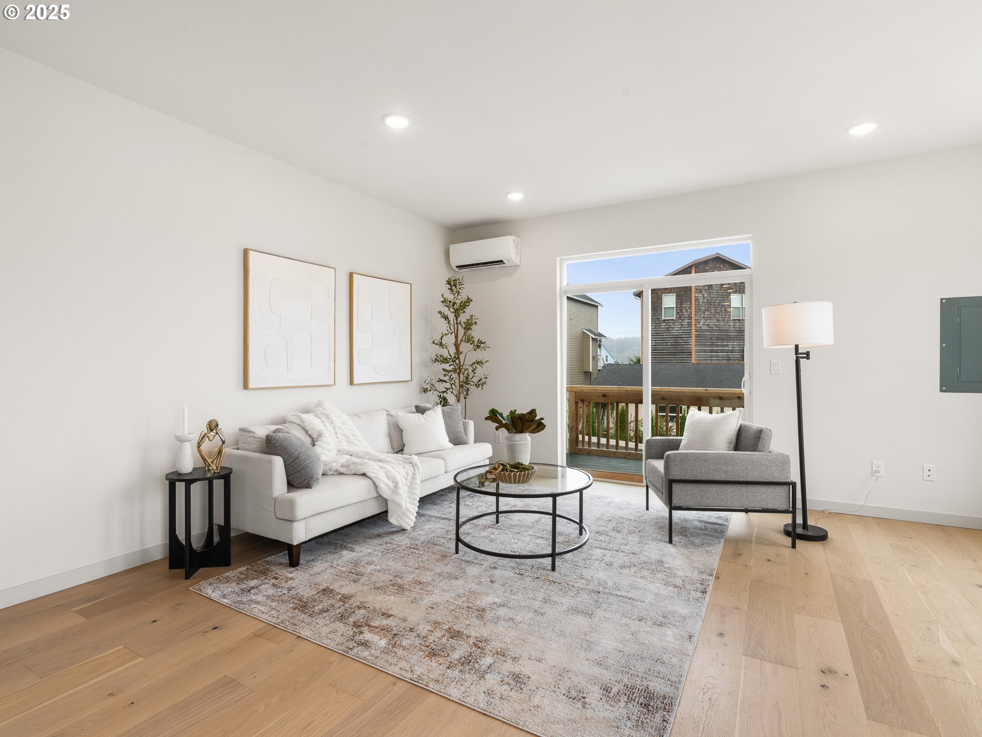 305 SE Jetty AVE A, Lincoln City Unit: A