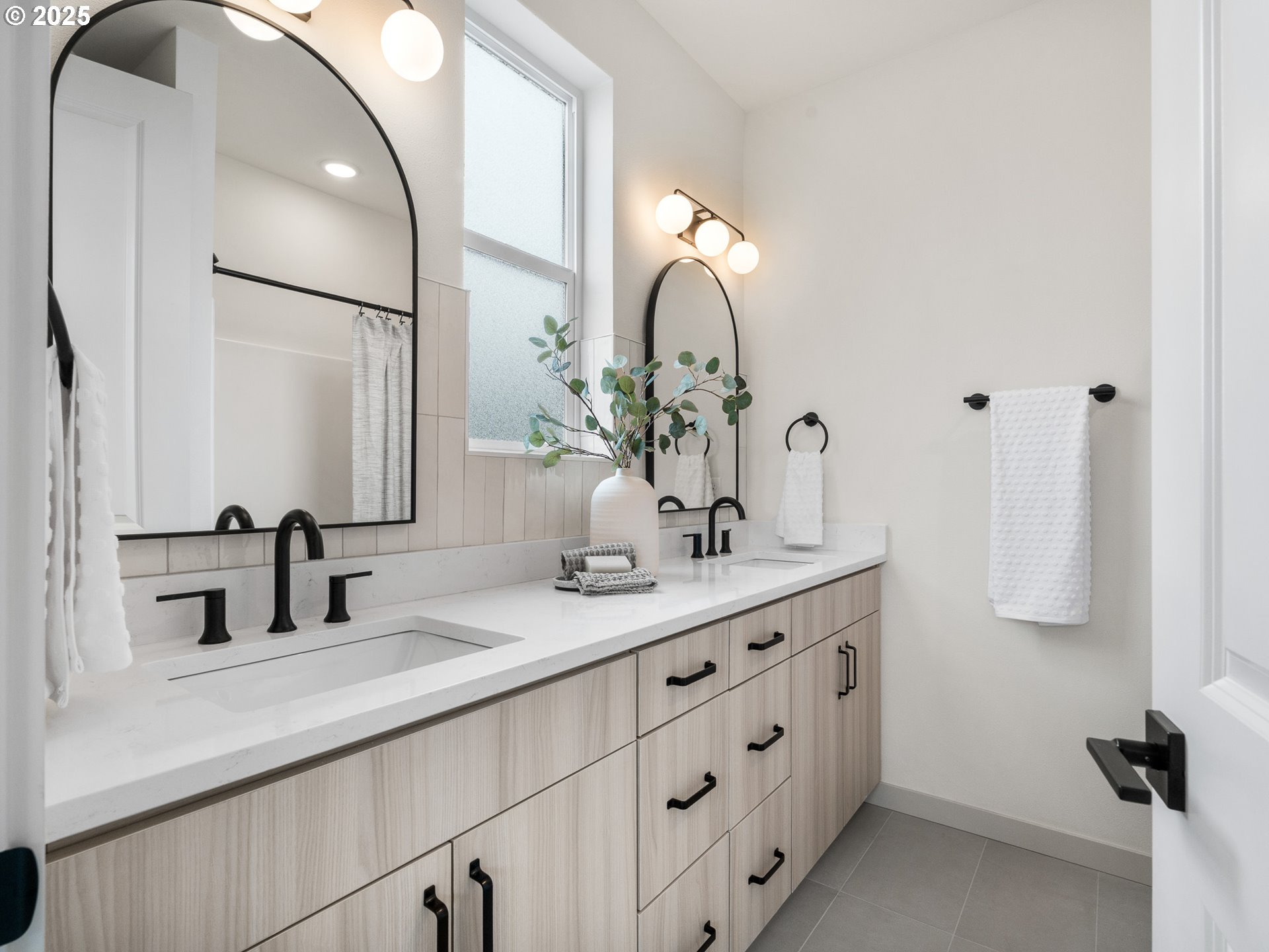 305 SE Jetty AVE A, Lincoln City Unit: A