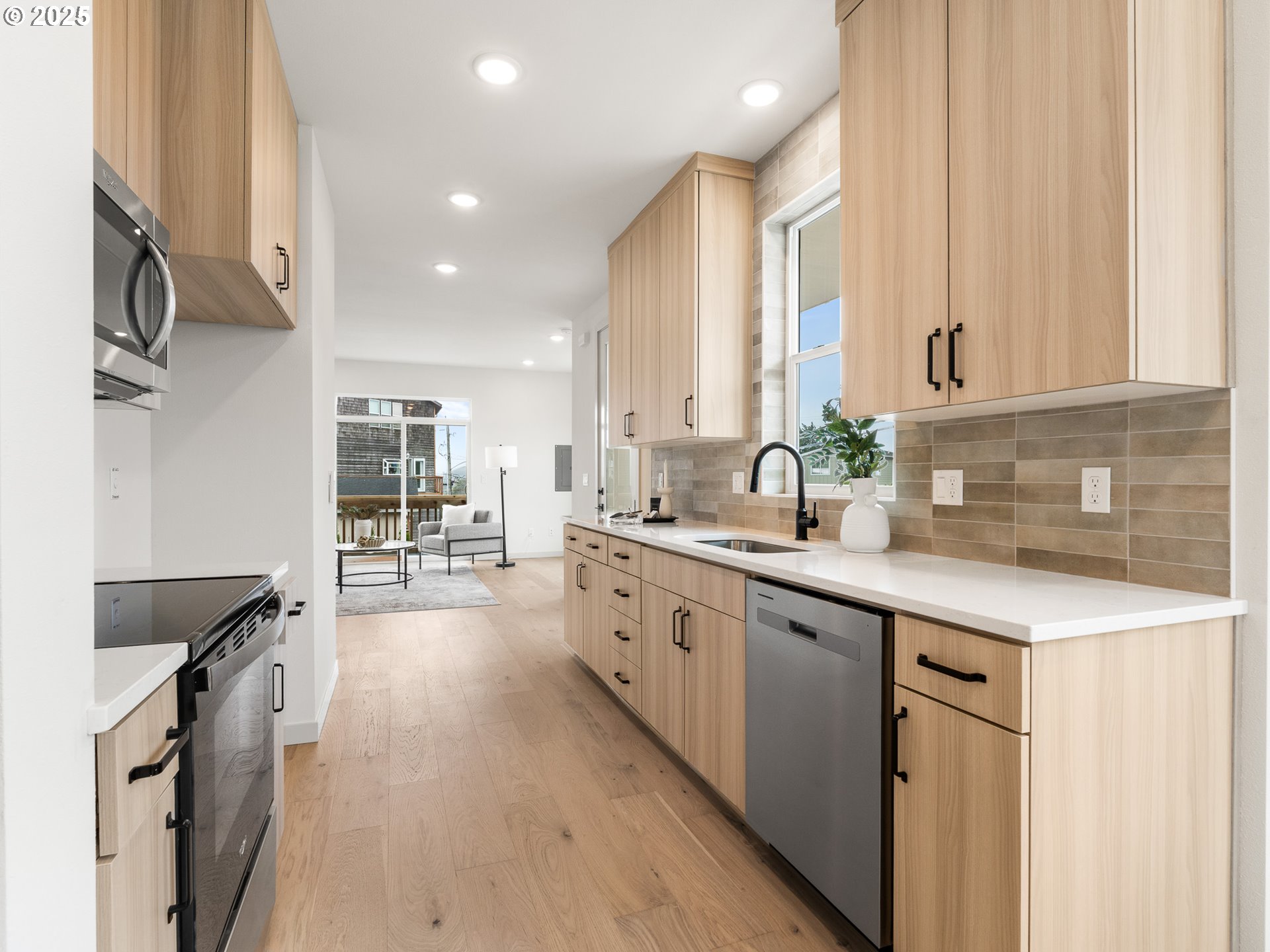 305 SE Jetty AVE A, Lincoln City Unit: A