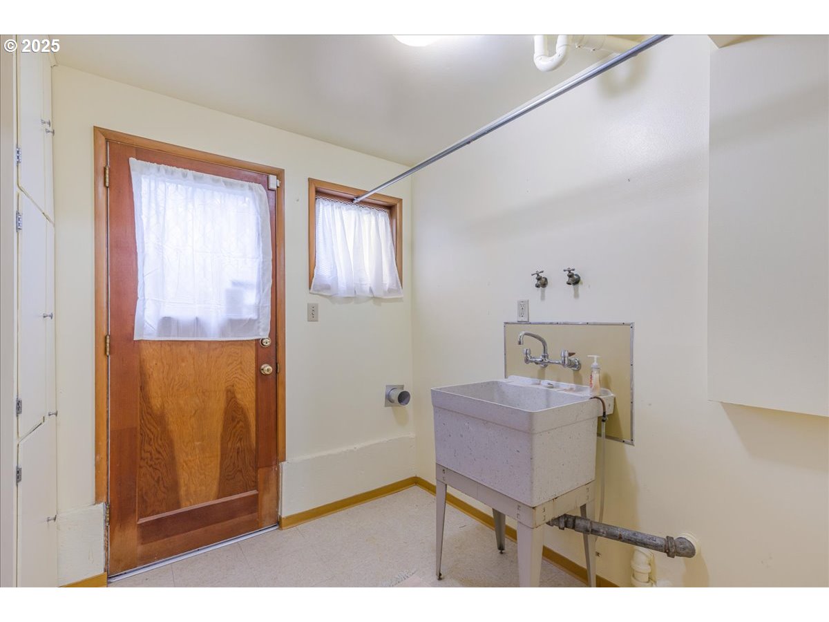 11030 NE DAVIS ST, Portland