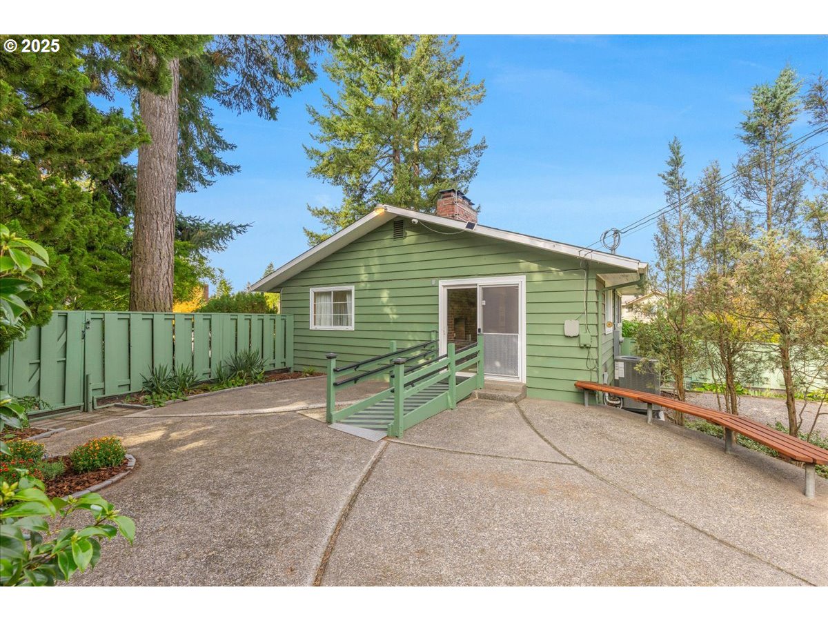 11030 NE DAVIS ST, Portland