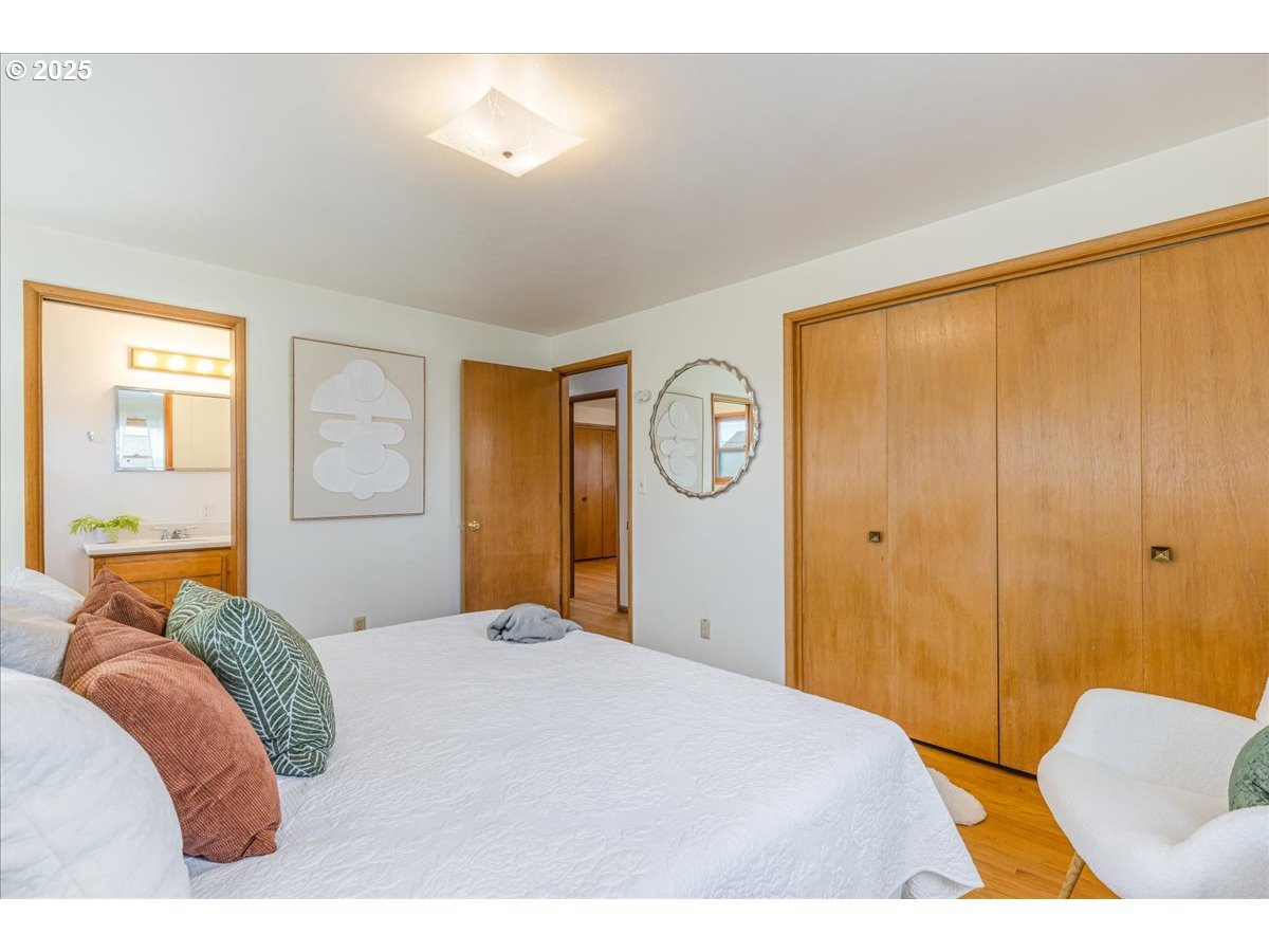 11030 NE DAVIS ST, Portland