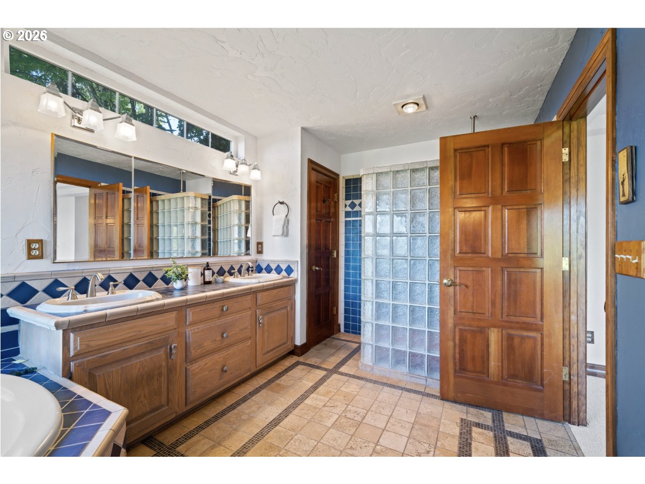 1777 SKYLAND DR