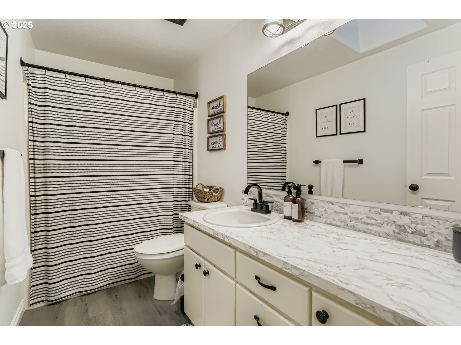 2157 DORSEY DR, Hubbard