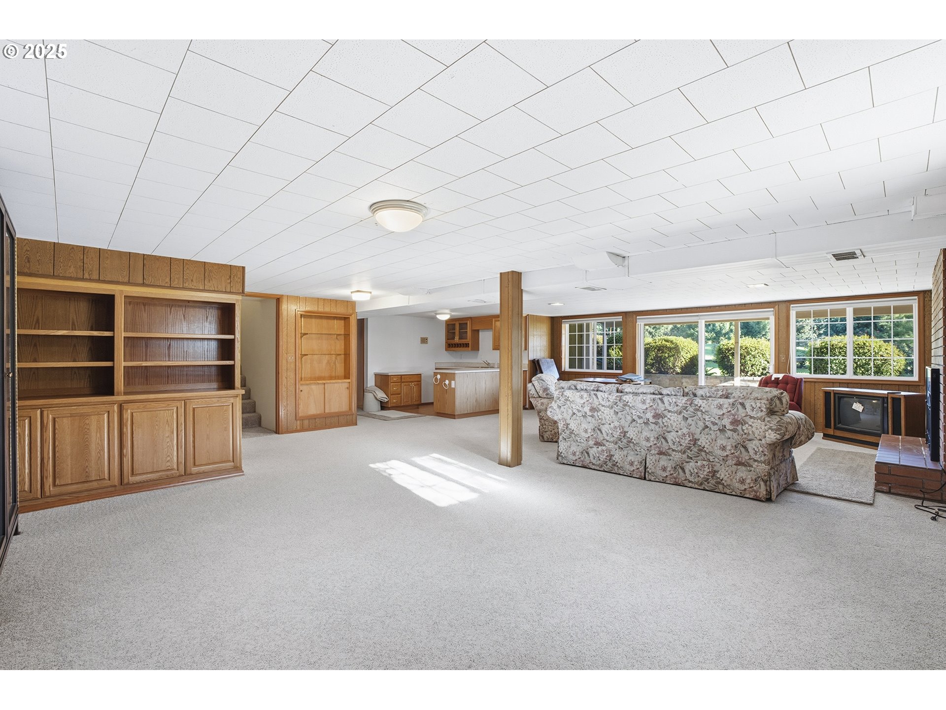 2040 N COUNTRY CLUB DR