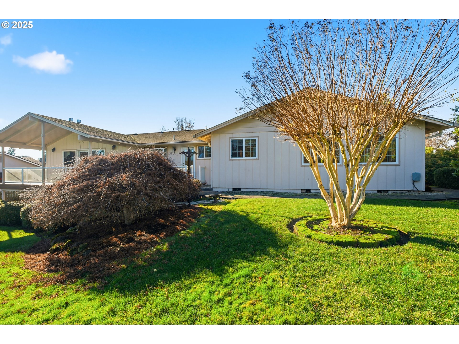 2040 N COUNTRY CLUB DR