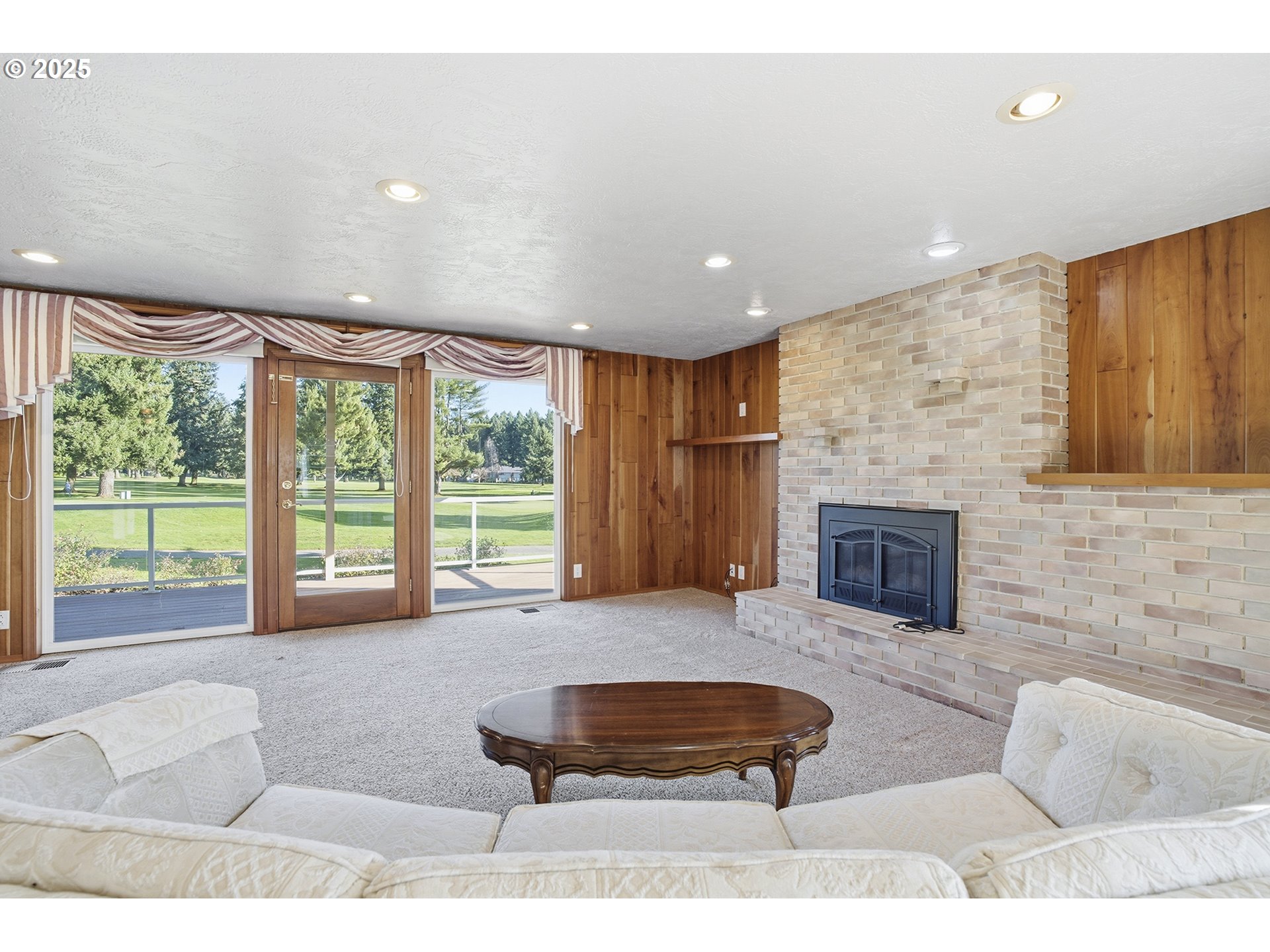 2040 N COUNTRY CLUB DR