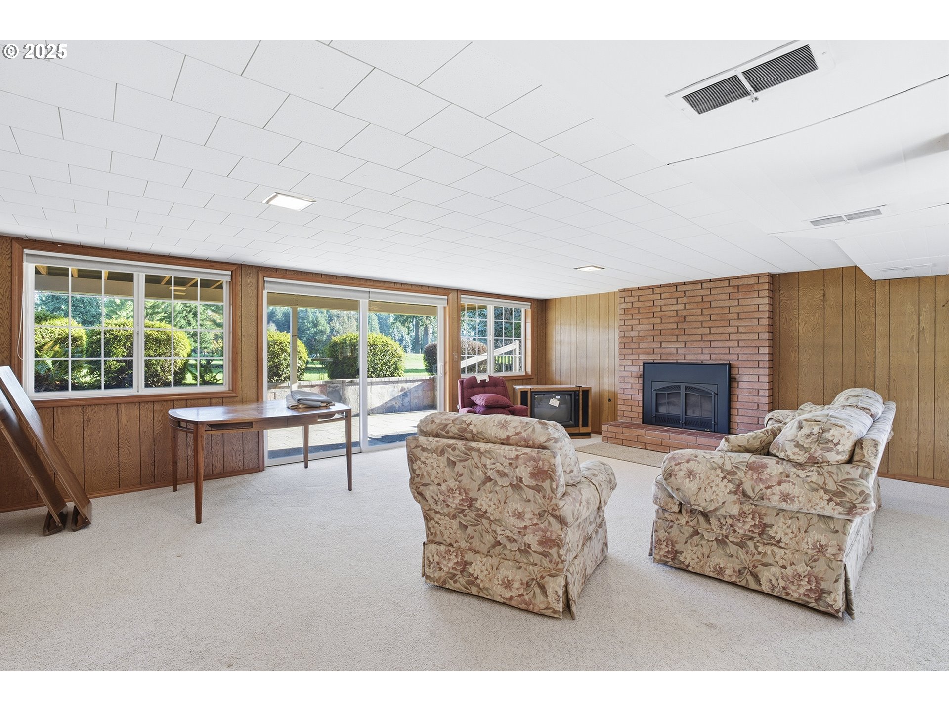 2040 N COUNTRY CLUB DR