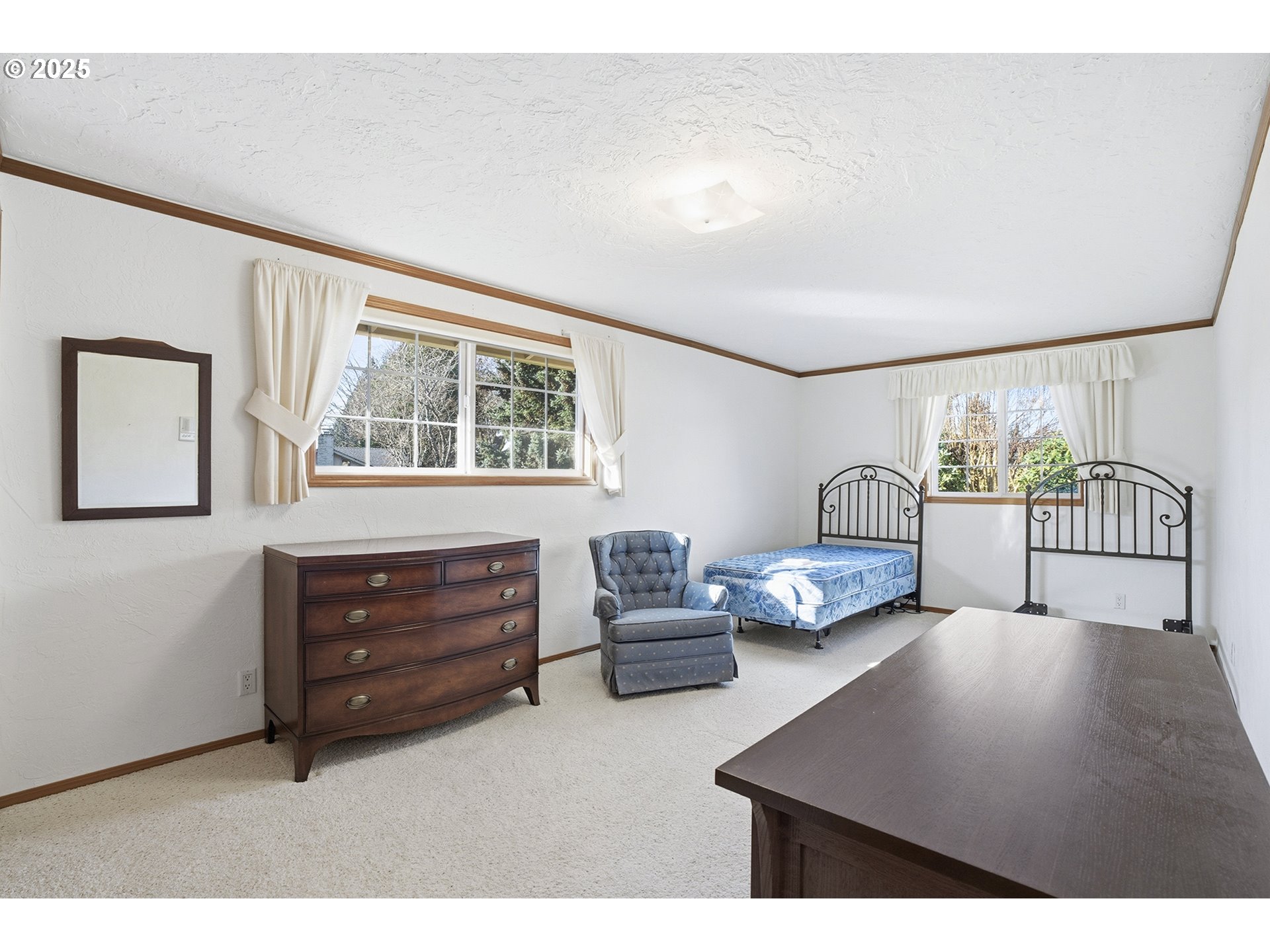 2040 N COUNTRY CLUB DR
