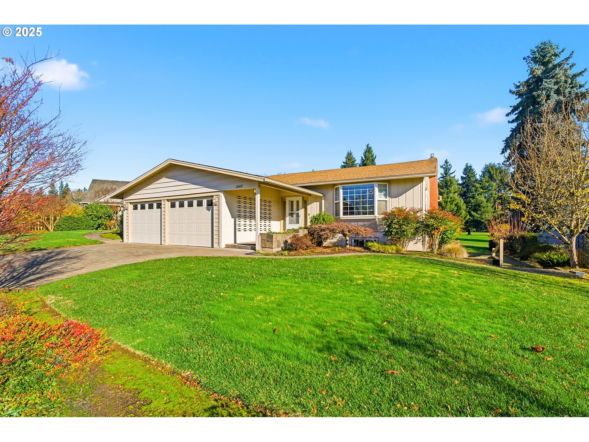2040 N COUNTRY CLUB DR