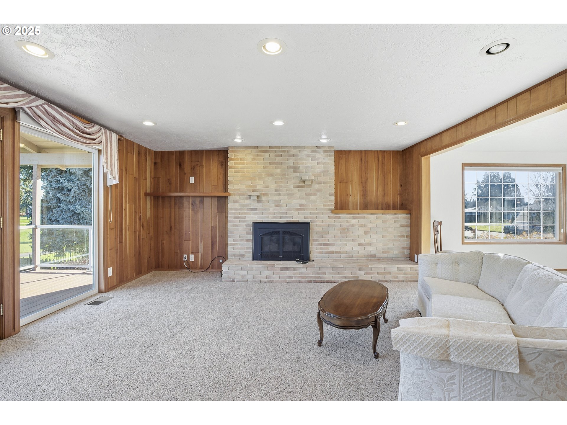 2040 N COUNTRY CLUB DR