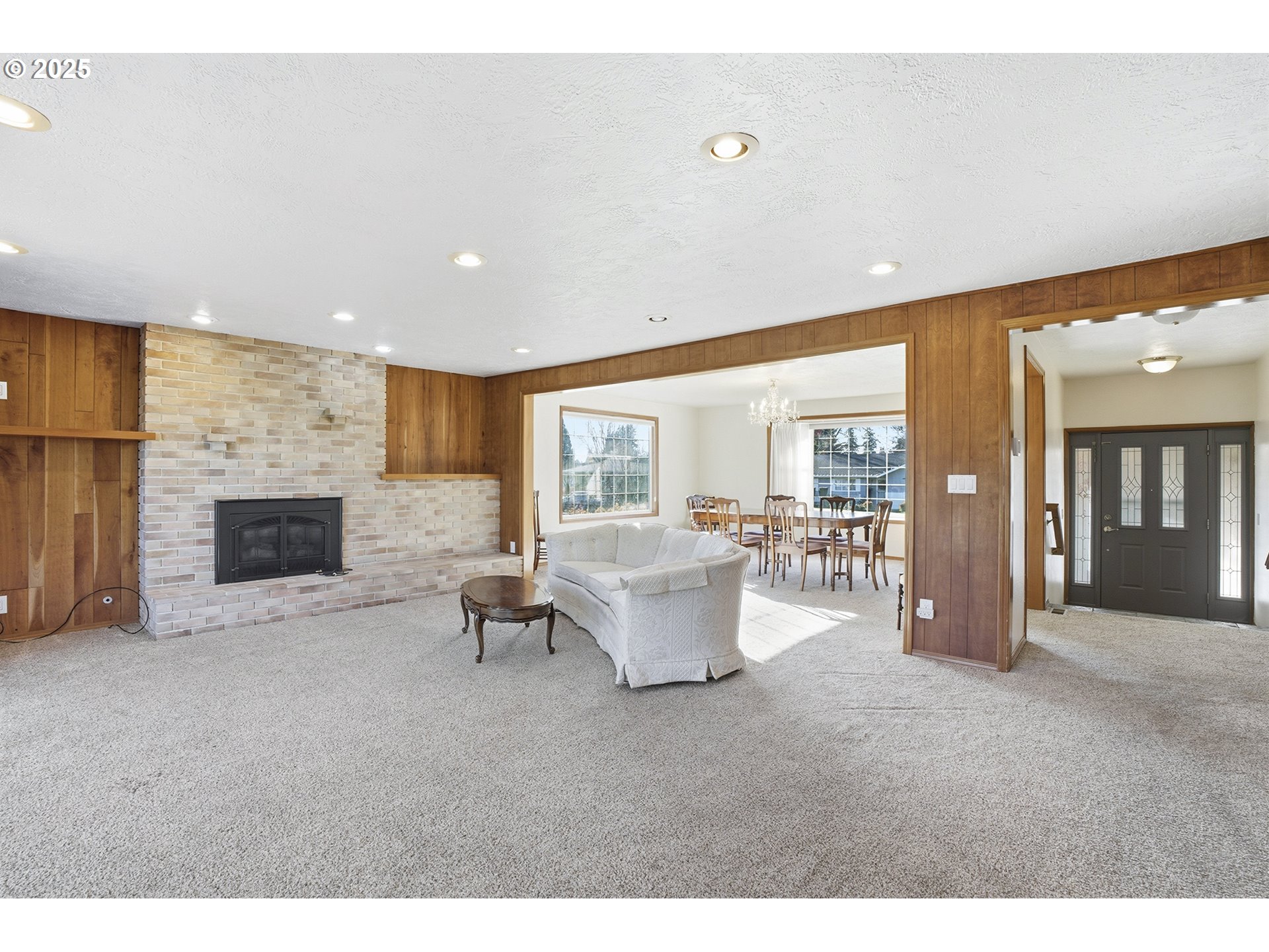 2040 N COUNTRY CLUB DR