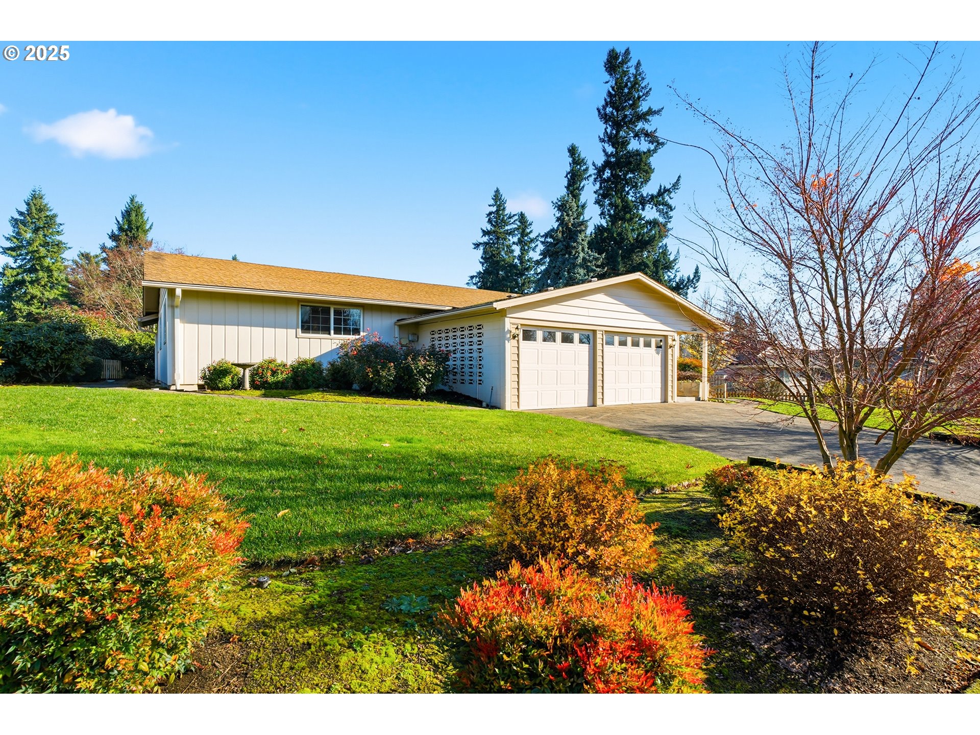 2040 N COUNTRY CLUB DR