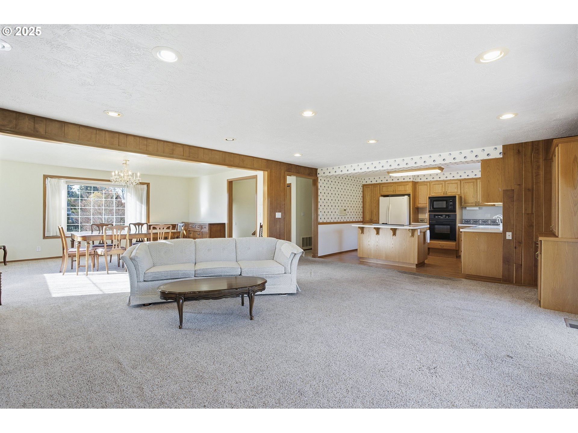 2040 N COUNTRY CLUB DR
