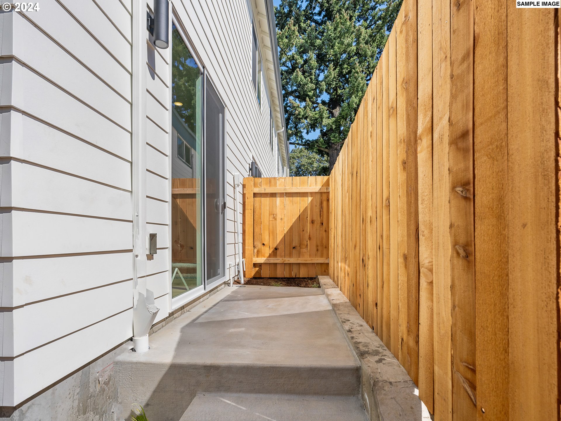 8482 N Willamette BLVD 2