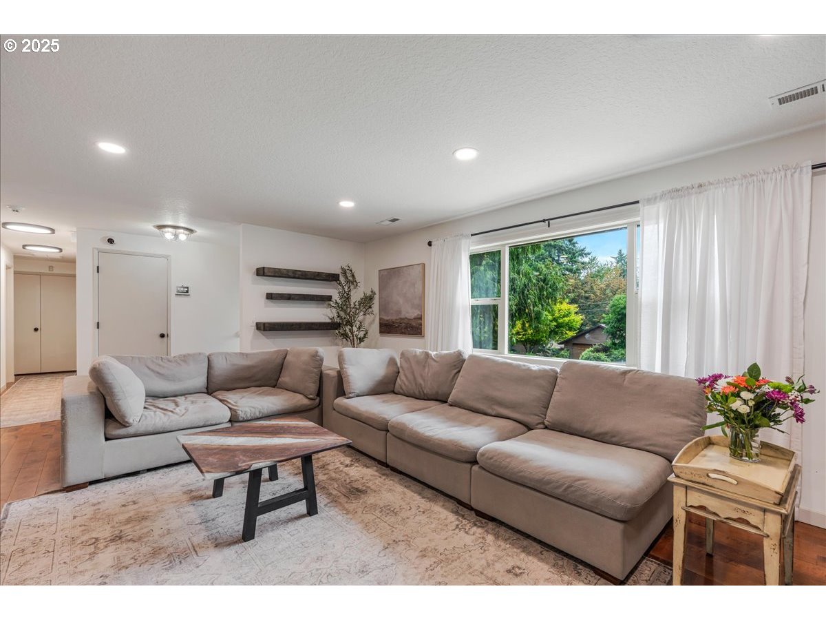 15323 SE FAIROAKS AVE, Milwaukie