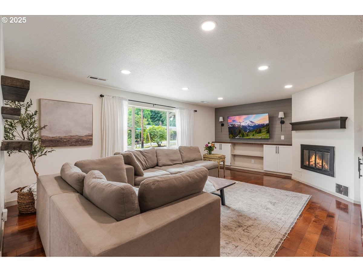 15323 SE FAIROAKS AVE, Milwaukie