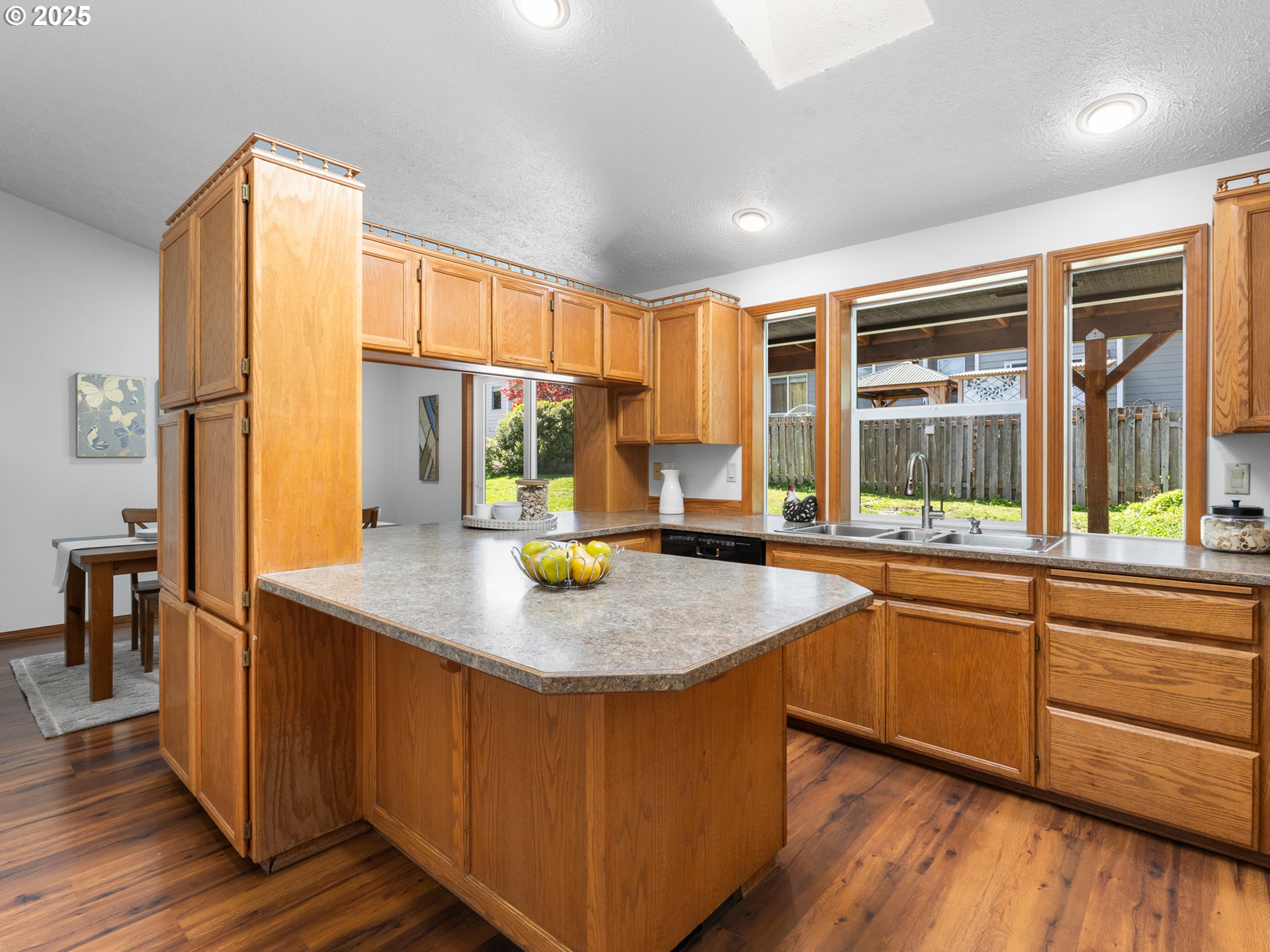 5285 Lone Fir AVE SE