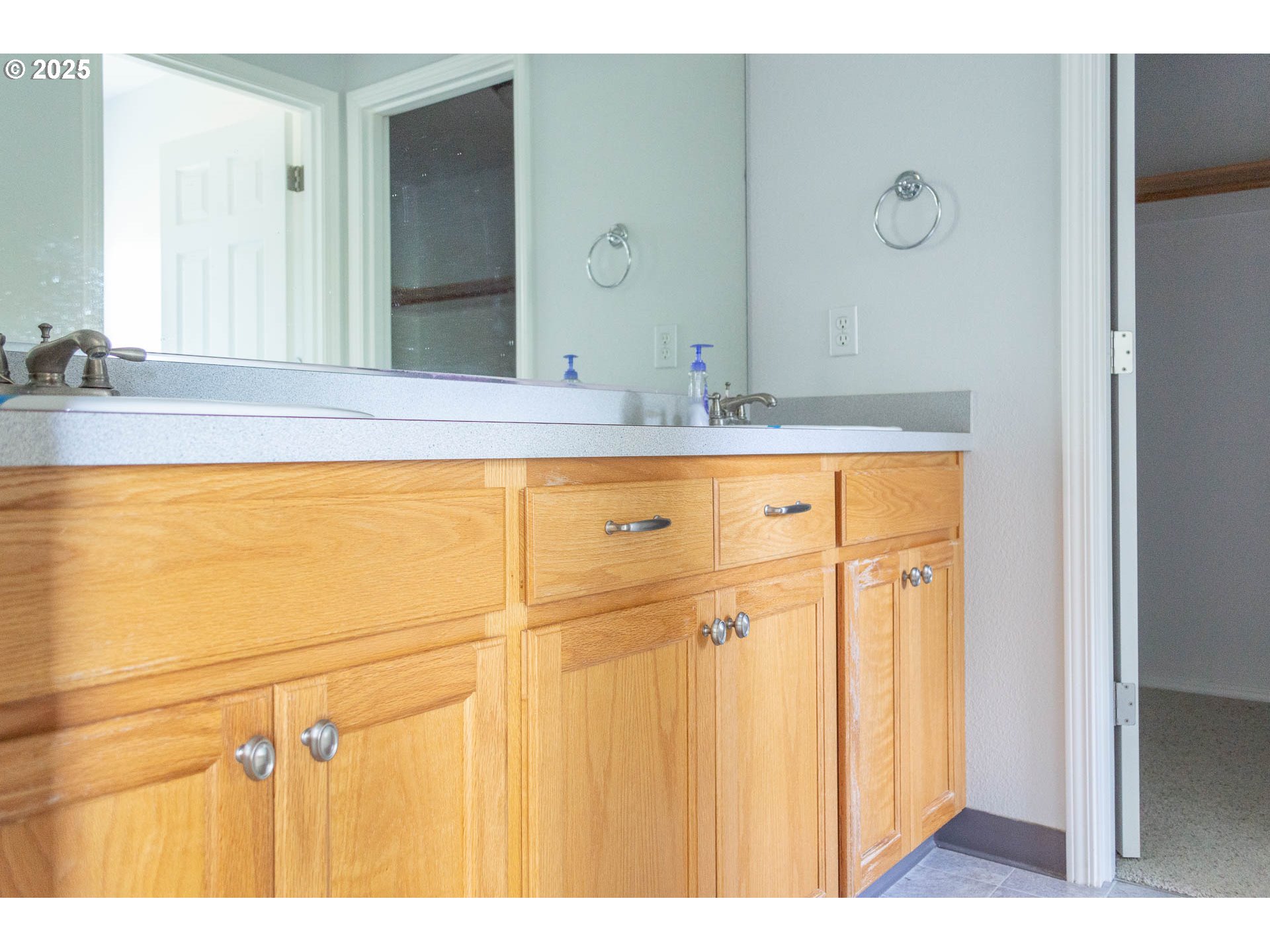 1011 SW VIEW CREST DR