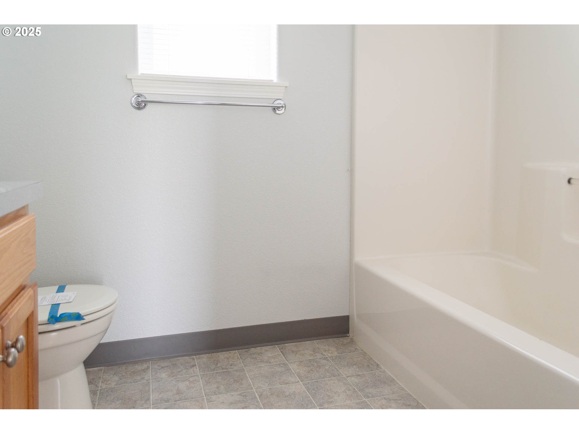 1011 SW VIEW CREST DR