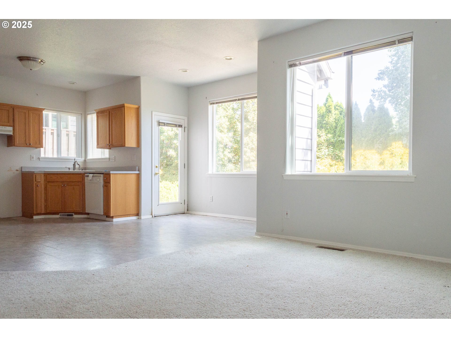 1011 SW VIEW CREST DR