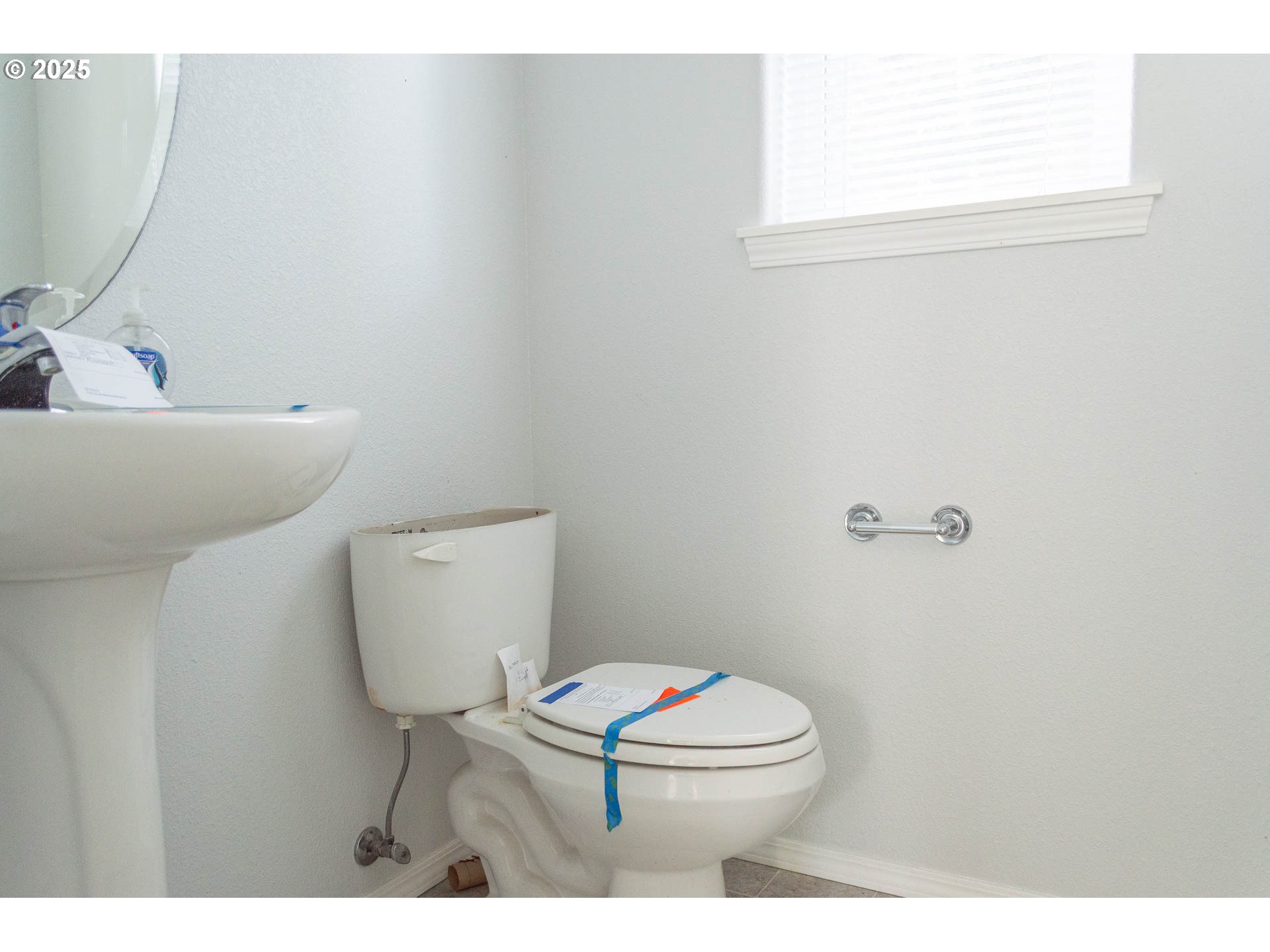 1011 SW VIEW CREST DR