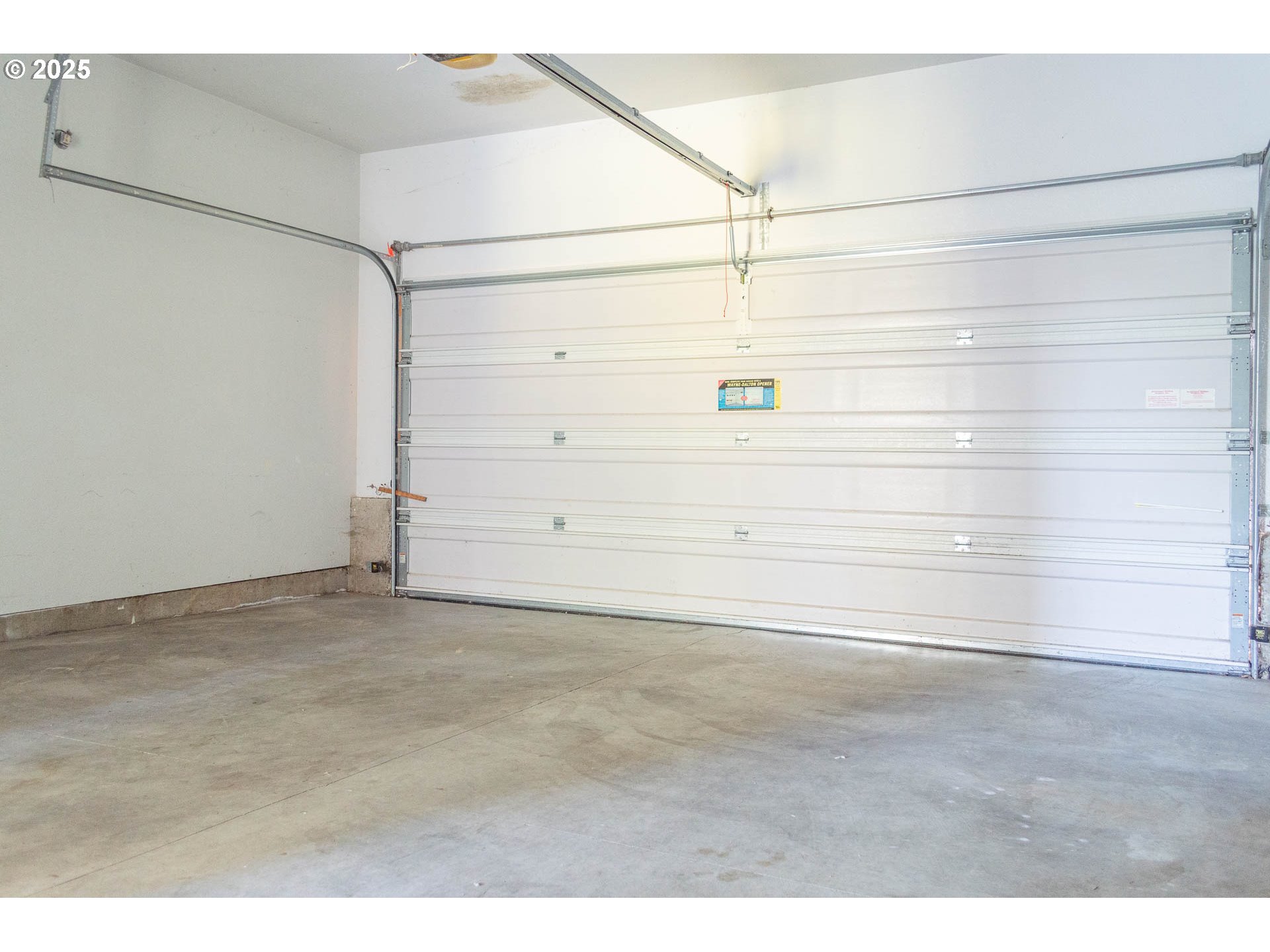 1011 SW VIEW CREST DR