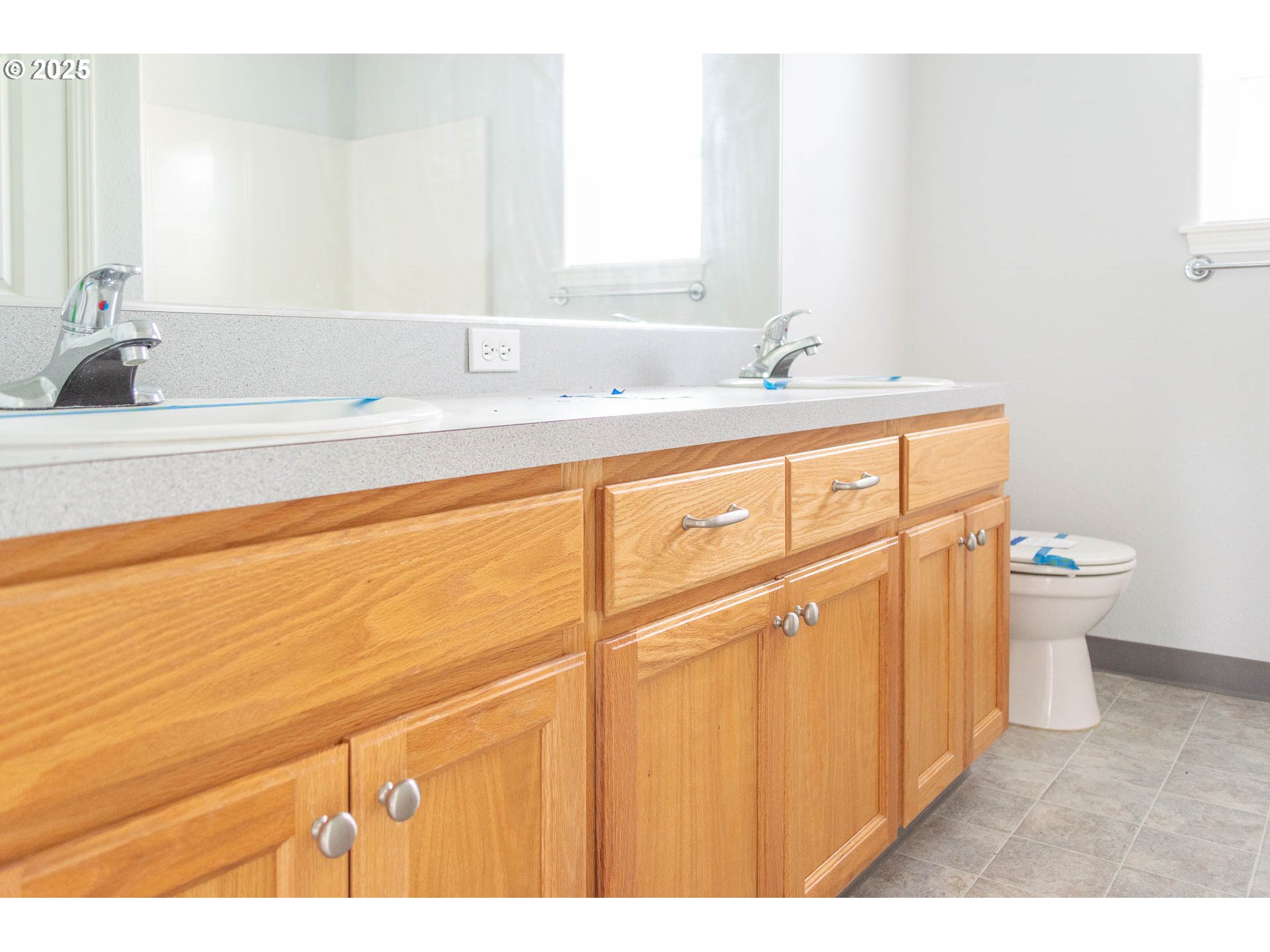 1011 SW VIEW CREST DR