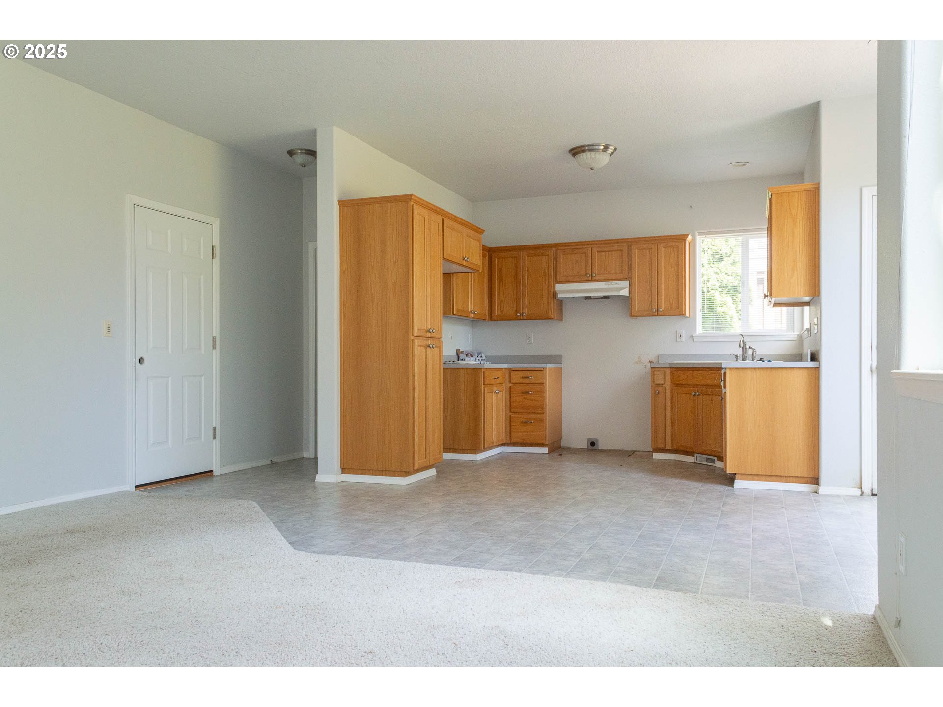 1011 SW VIEW CREST DR