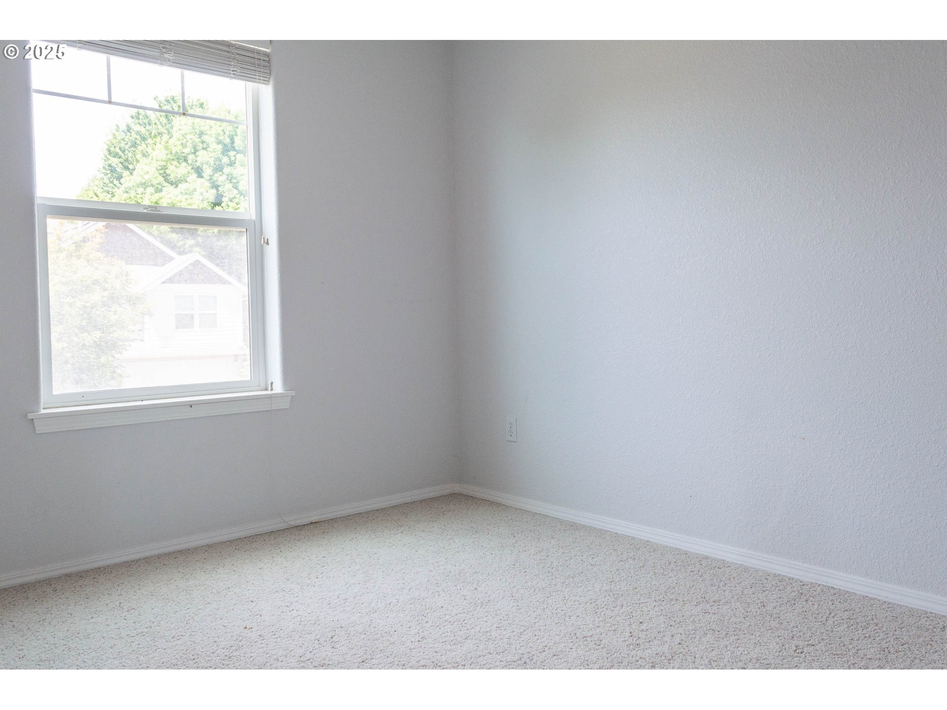 1011 SW VIEW CREST DR