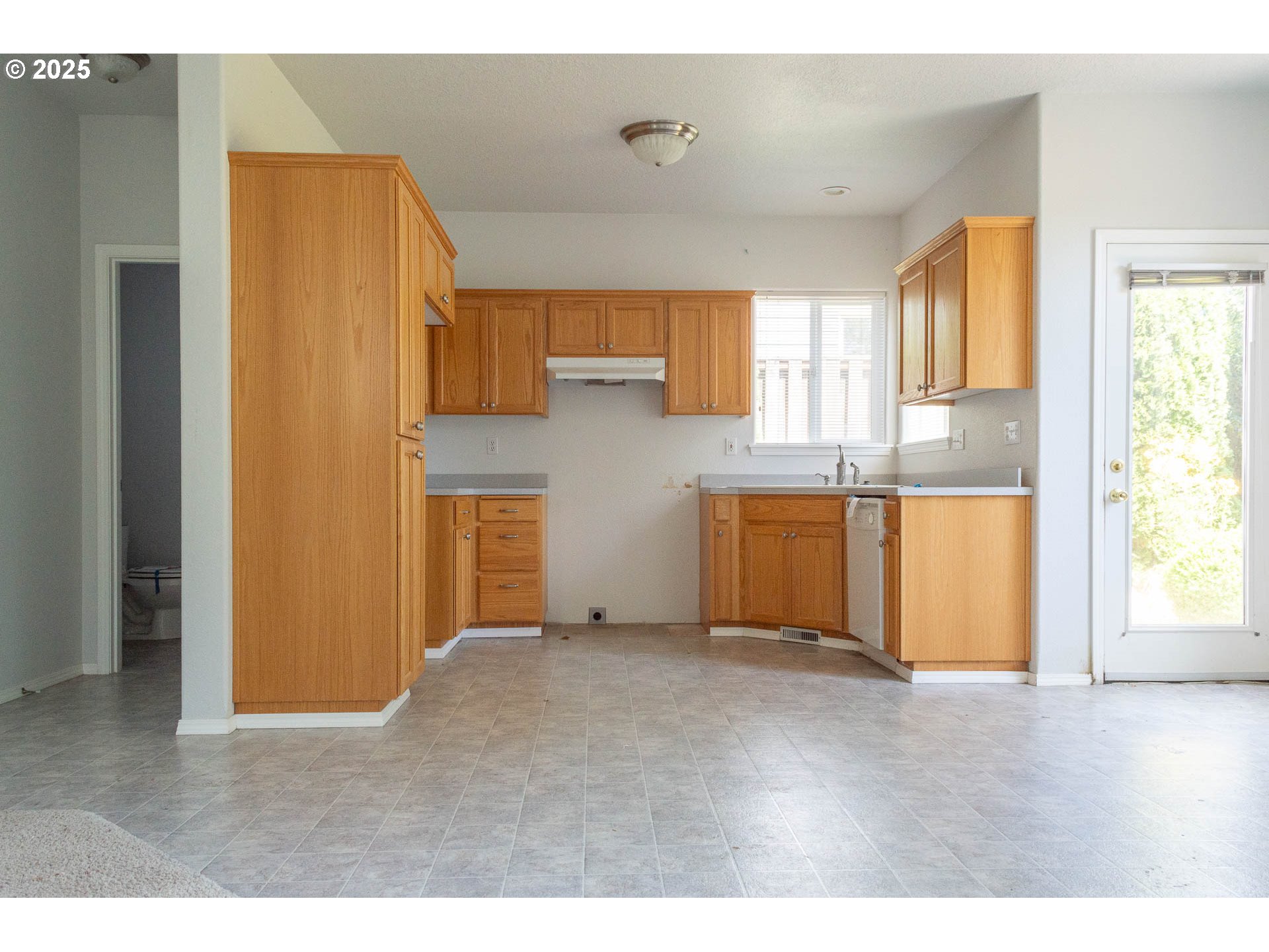 1011 SW VIEW CREST DR