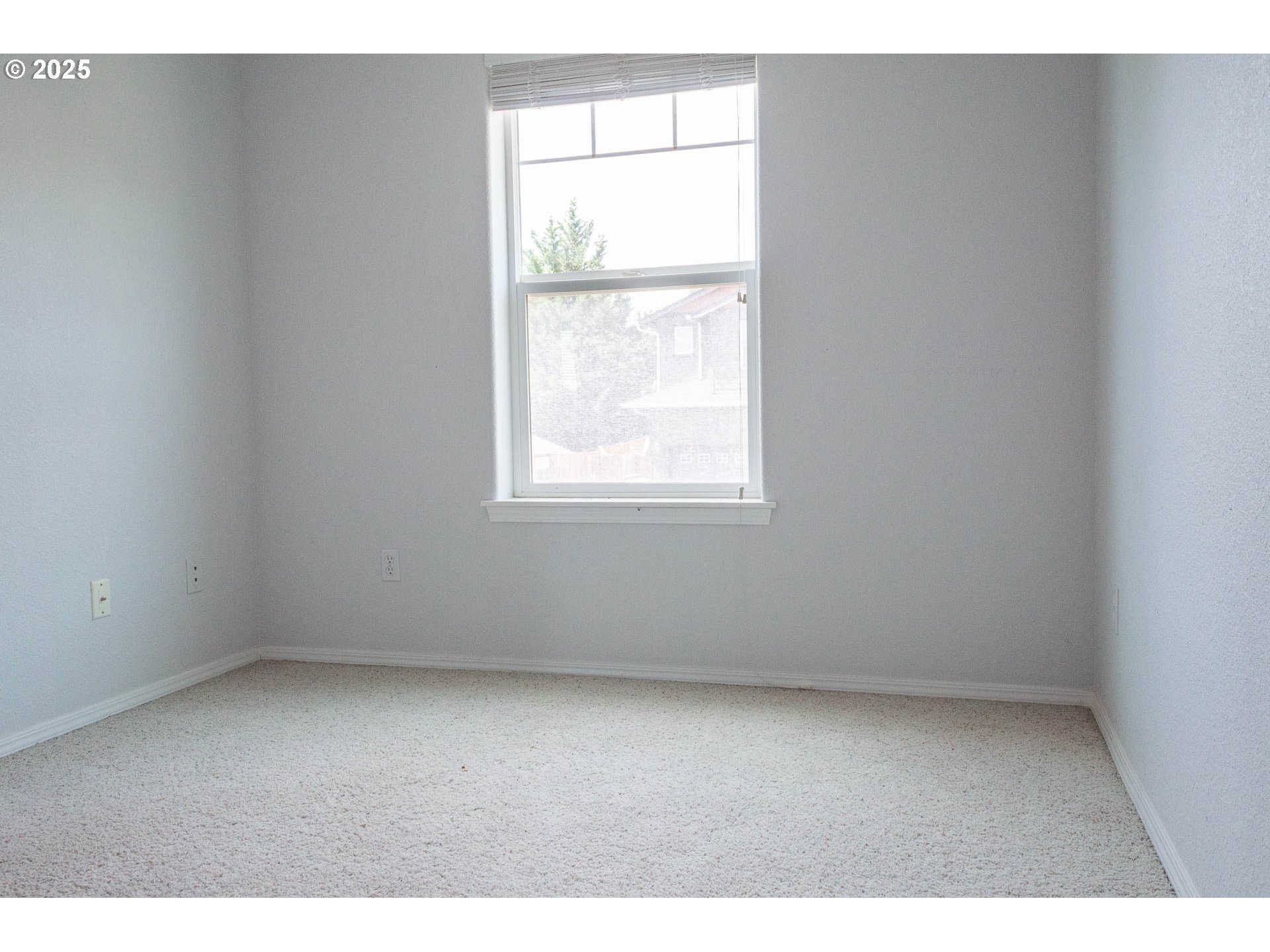 1011 SW VIEW CREST DR