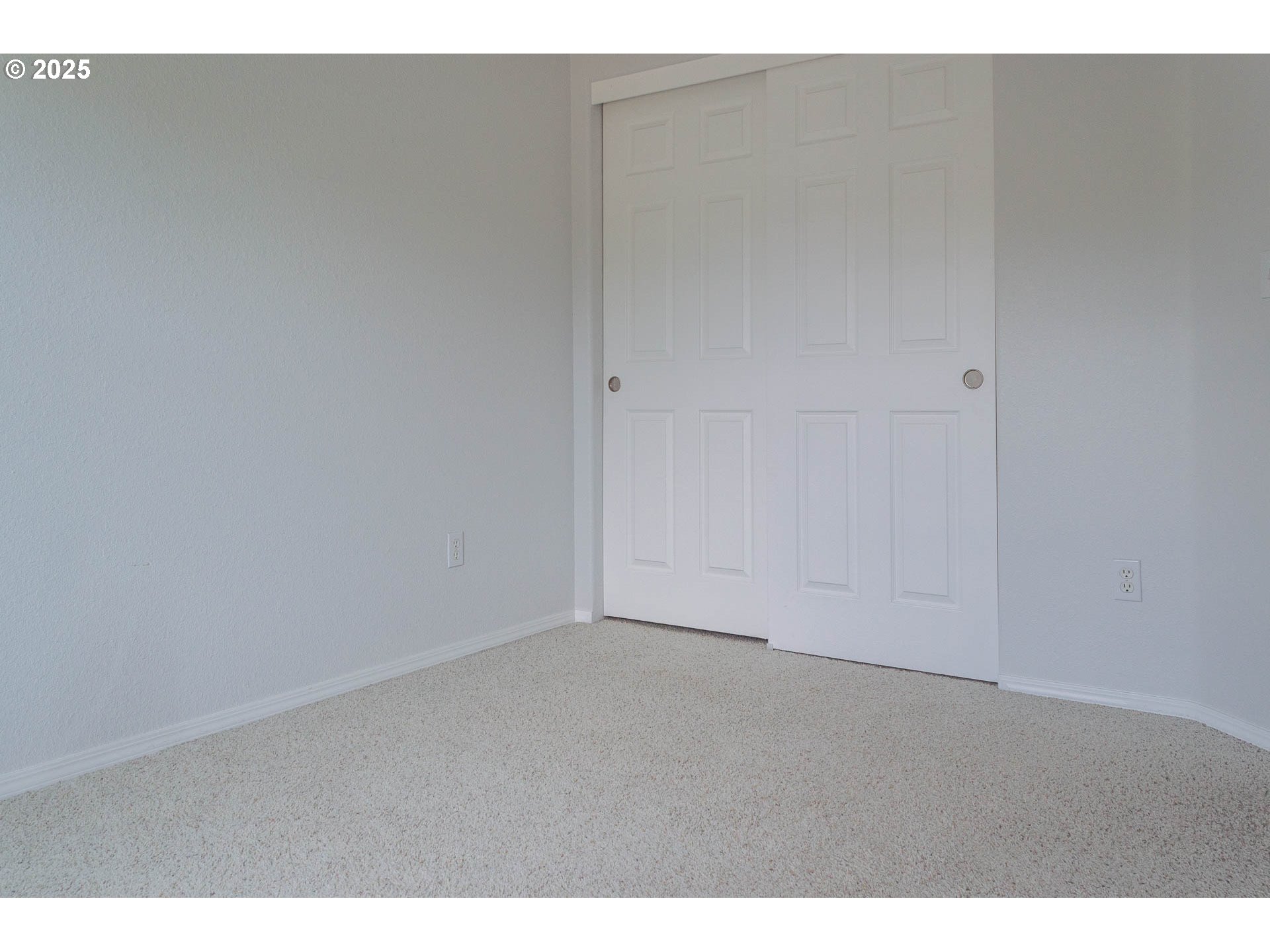 1011 SW VIEW CREST DR