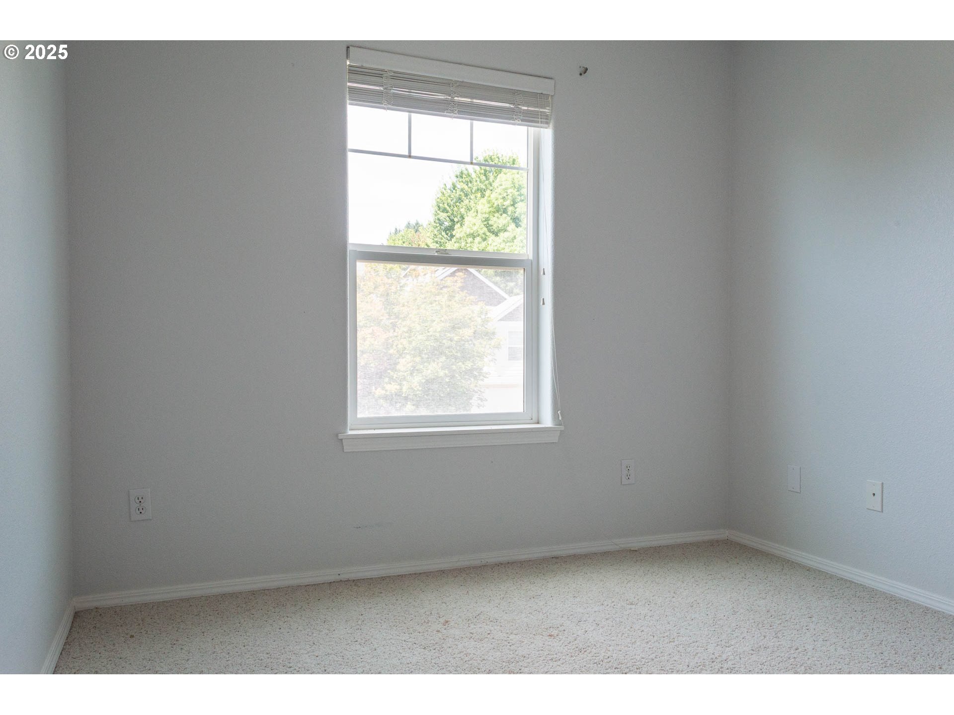 1011 SW VIEW CREST DR