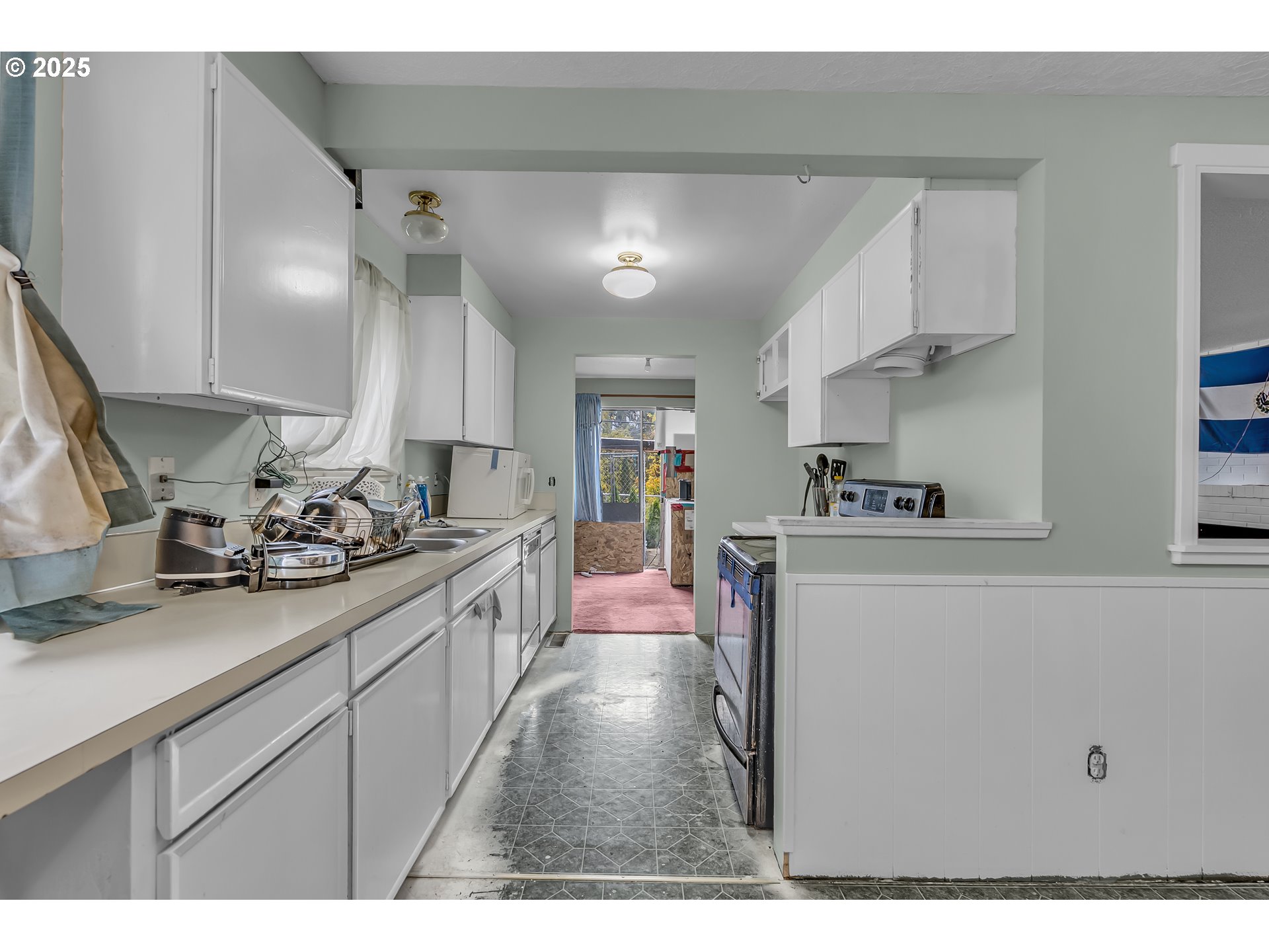 6500 SE MADRONA DR