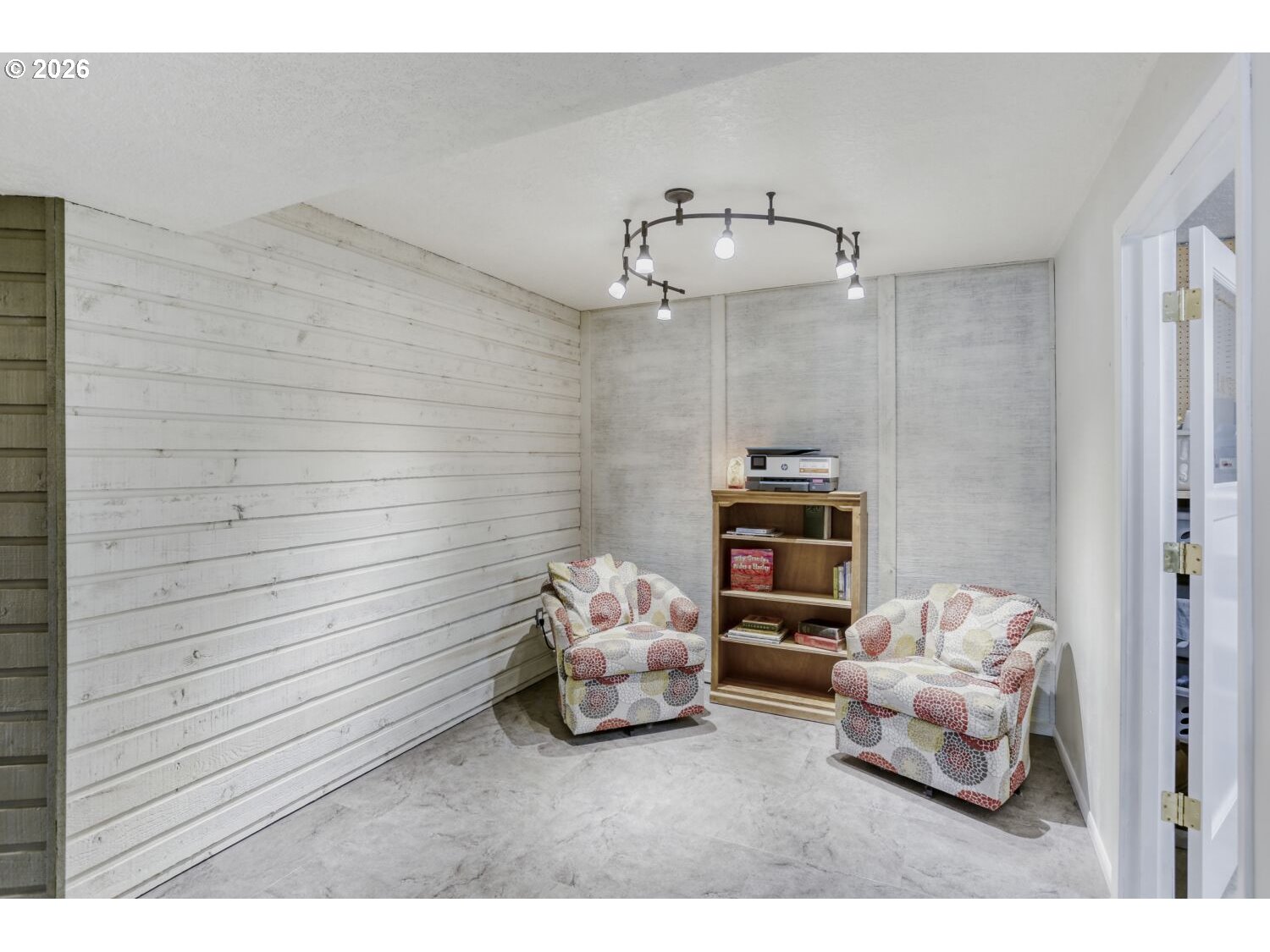 2401 SW ELEVEN MILE DR